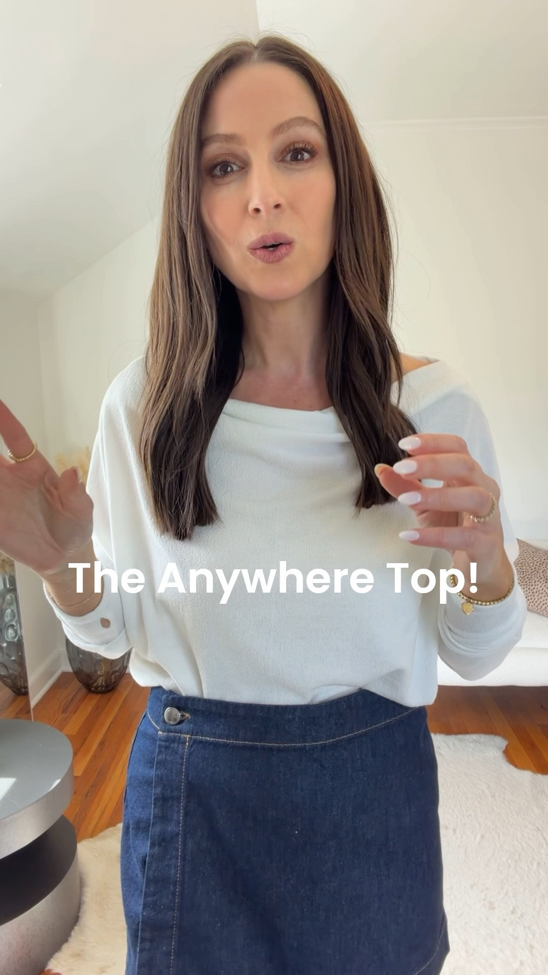 A closer look at this top. Size down one 🫶🏻 comes in soooo many colors!