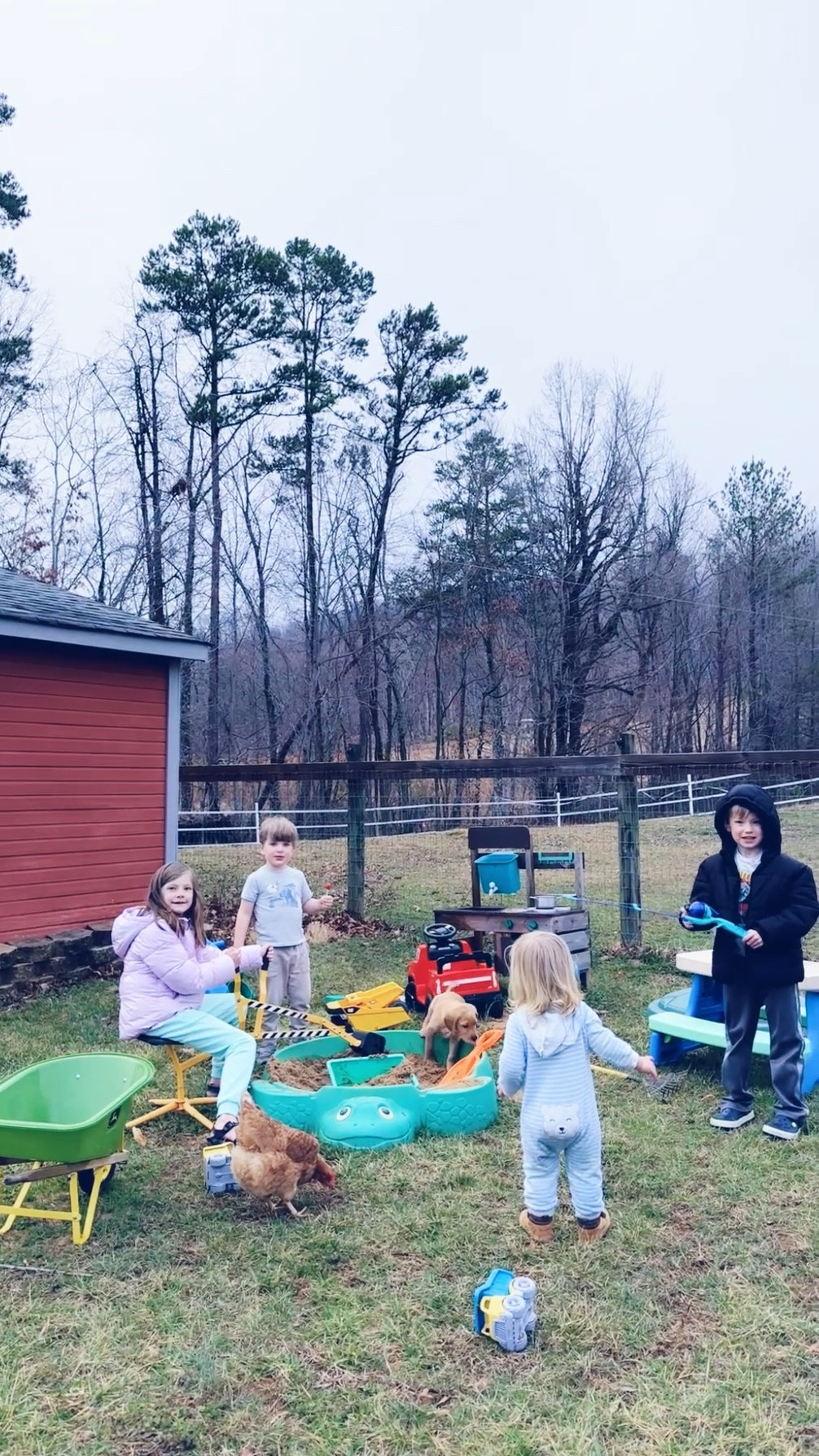 SUCH a fun time tonight having one of my dear college friends @katynicolegreene and her sweet fam over this afternoon and evening for dinner 🍽️- to let all these babies 👶🏼, chickens 🐓🐥, and puppies 🐶🐾 play play play!!! 🫶🏽 We love y’all!!! Such a treat getting all together and showing y’all the farm!!! 🚜🌾🌳 