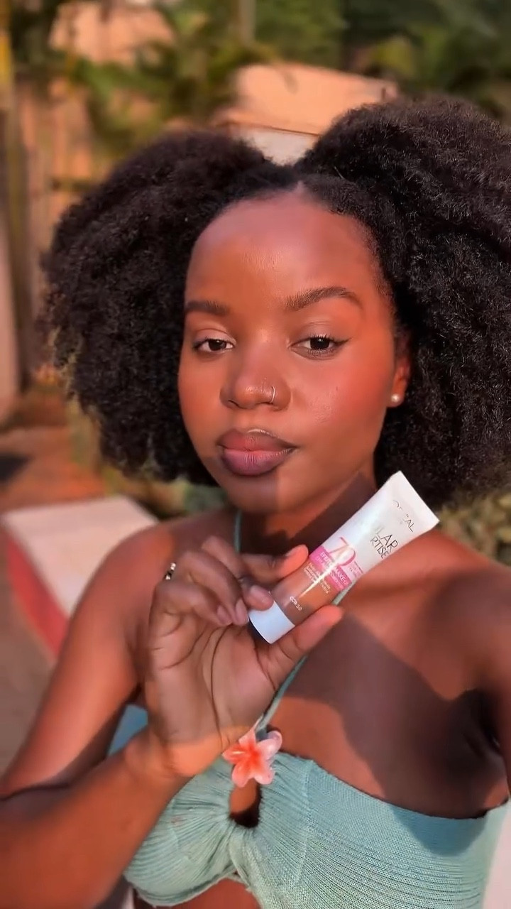 Dia de aproveitar o sol com a minha bebê😎☀️. Eu gosto de estar sempre linda e maravilhosa e como precisava estar também protegida, usei o protetor solar expertise makeup de @lorealparis @lorealgroupe_br 

#protetorsolarloreal #vlog #protetorsolarmakeup #beauty #look #maternidade