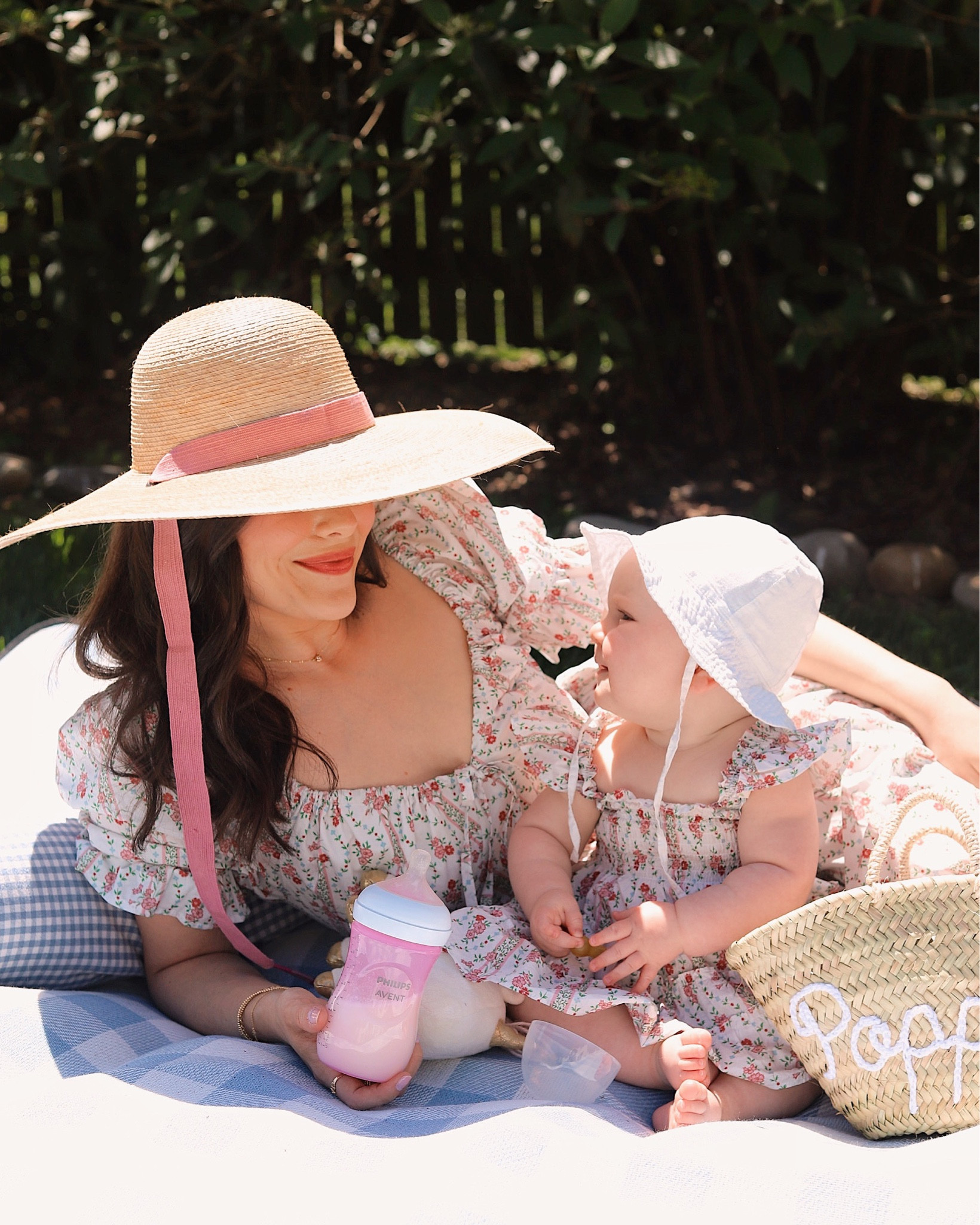  
 #ad Parents,I know you’ll relate to this one. I did so much research before Poppy was born, but I was unprepared for the latching issues, eating strikes, and tummy issues… feeding actually became kind of stressful. It’s different for every baby and mama, but all any of us parents want is a happy, healthy baby with a full belly. For us, finding the right bottle made feeding Poppy so much easier. @PhilipsAvent Natural bottles with Natural Response Nipples (available at @Target) were the perfect solution for our feeding journey. With a no-drip design and a unique opening and tip, milk is only released when baby actively drinks – so you won’t lose any of that precious milk or formula! Plus, the flexible, breast-shaped nipple allows baby to control the pace, just like breastfeeding. Which made weaning super seamless for us! Thanks to Philips Avent bottles, feeding Poppy has become such a special bonding time between us and something I look forward to every day. #PhilipsAvent #ParentYourWay #AventPartner #Target  