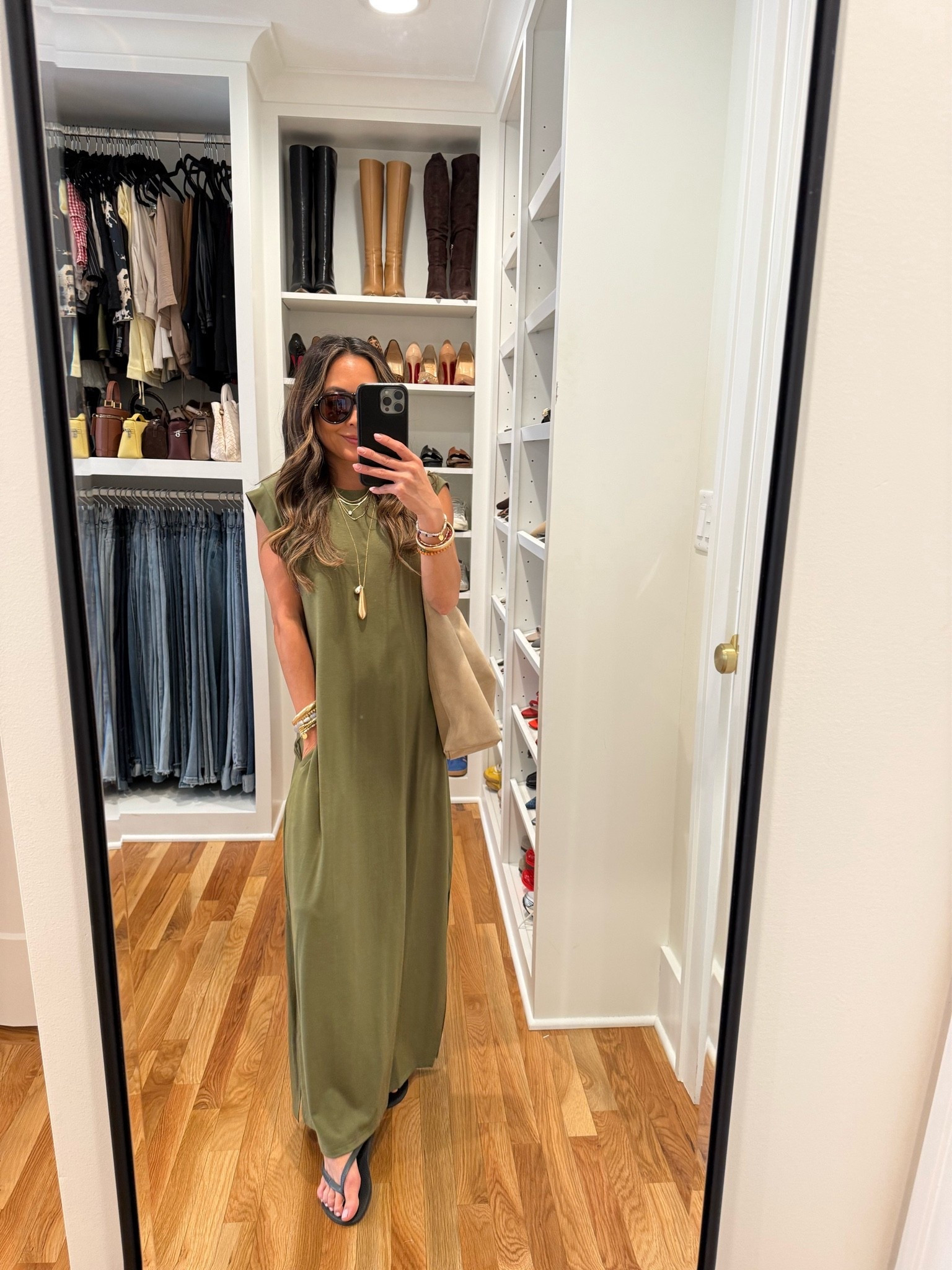 Cute summer maxi dress for us short girls!!! No altering needed and very comfortable. I wore this to lunch! 
Dress: XS 
Flip flops: 5/6