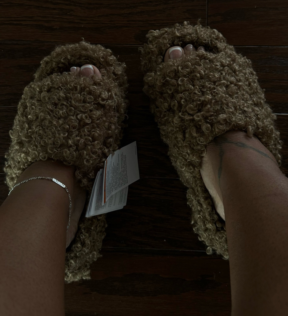 The cutest, cozy and most comfortable slippers ever! 🧸🤎

#LTKFindsUnder100 #LTKHoliday #LTKGiftGuide