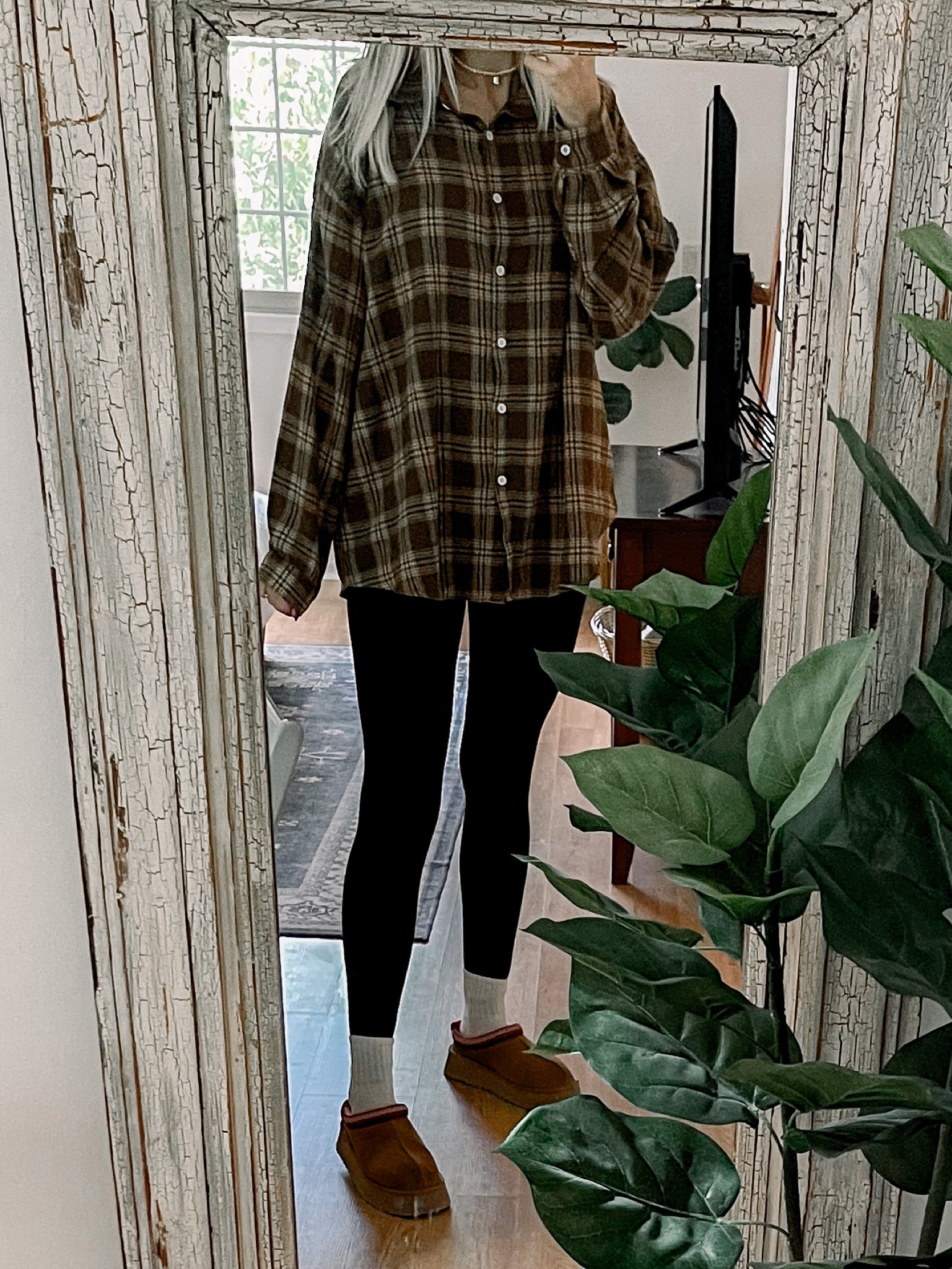 I’m so over-wearing this flannel but it’s perfect for fall & so cozy 🤎
wearing a size L
leggings are size 8
Ugg slippers size 9 (size up if you’re in between sizes)

#LTKSeasonal #LTKshoecrush #LTKxPrime