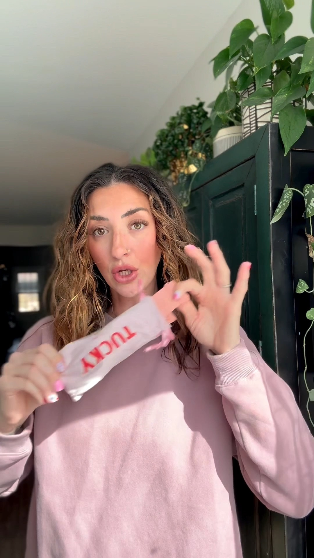 I love a crop tuck but it’s a sensory nightmare for me! The Tucky has been a game changer! Have you tried it? 💅🏻 @shoptucky 

#LTKBeauty #LTKmorningroutine #LTKgrwm