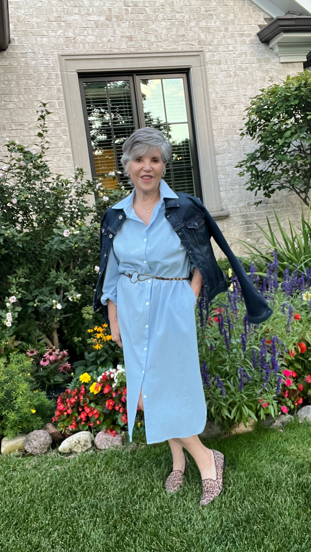 Think a blue cotton dress is boring for fall? Nope! 🍂 You just need to accessorize ✨ Denim jacket ✅ Leopard flats 🐆 Skinny belt 👗 Gold jewelry 💛 = Instant chic!

👉 The dress runs large — I sized down TWO sizes!
👉 Bonus: wear it unbelted with rolled-up sleeves as a cute beach cover-up 🌊☀️

🔗 Shop my look here: 

#FallFashion 🍁 #ChicOutfitIdeas #ClassicStyle #StylishOutfitsForWomenOver50 #FallWardrobeEssentials #2024FallOutfitsWomen #OutfitIdeasSeptember #EarlyAutumnOutfits #AutumnStyle #OOTD #LooksChic #ModeInspo

#LTKStyleTip #LTKFindsUnder50 #LTKOver40