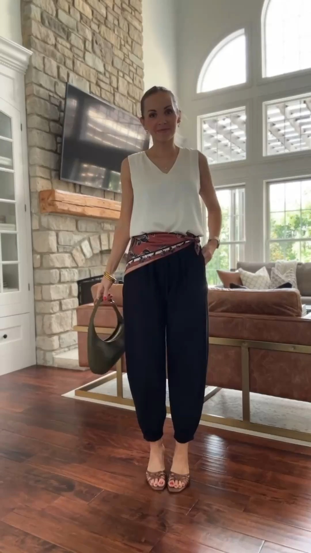 @Quince silk top
@gap cotton joggers

Elevated yet comfortable outfit

#LTKgrwm