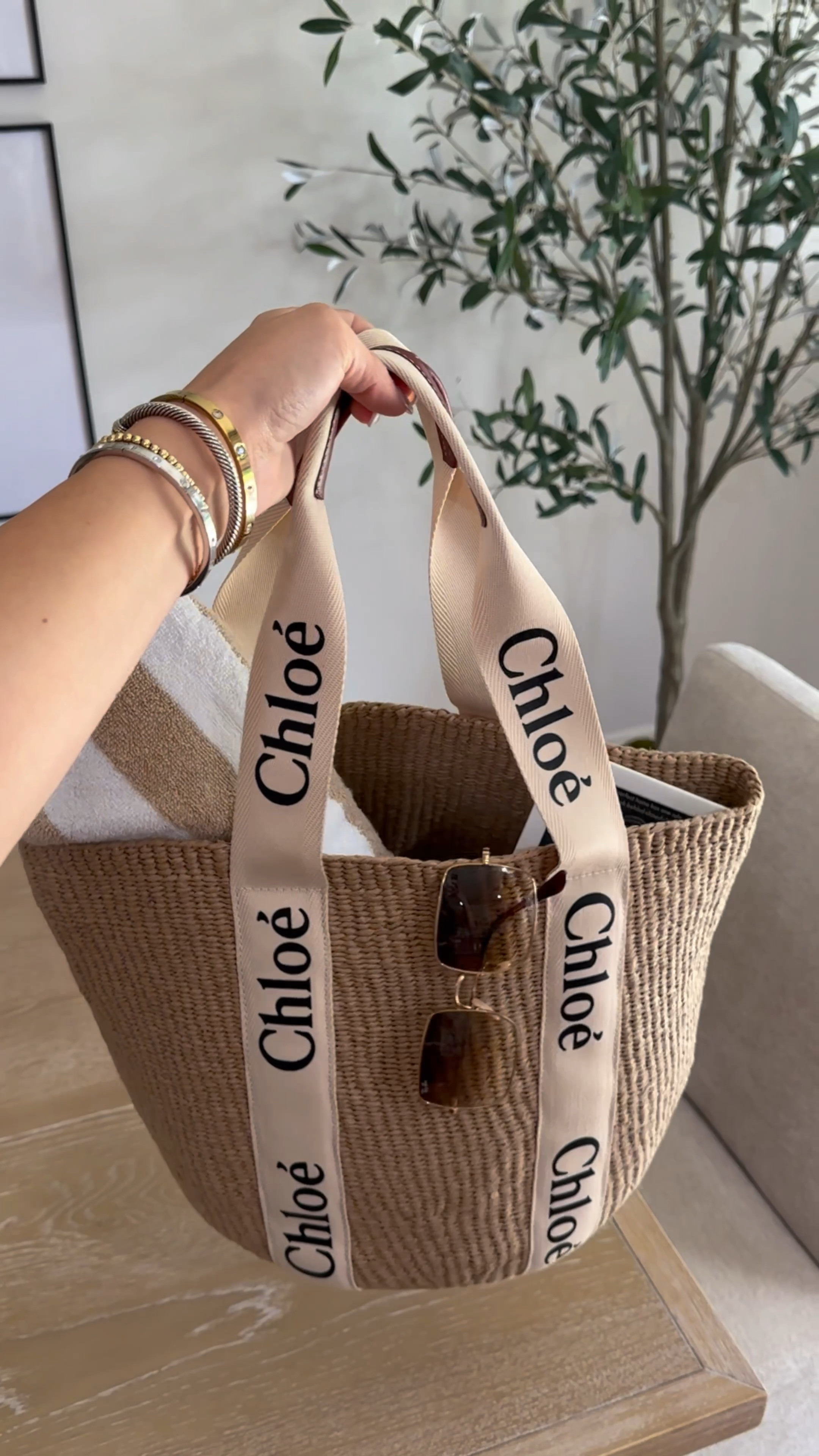 Packing my beach bag with all the essentials 🤍✨

#LTKSeasonal #LTKVideo #LTKitbag