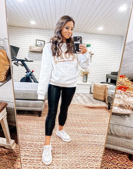 Happy @unitedmonograms Monday kinda post in my favorite crewneck! 🥰🤎

They also have a sale going on their adorable Disney & Travel collections so be sure to check them out & 

Use code: ALEONA20 for 20% off sidewide! 🙌🏼 sale is good through Wednesday! 🤩🤎🤍

#makeityours #miy #ootd #ootdfashion #ootdstyle #ootdinspiration #unitedmonograms #love #fashion #fashionstyle #fashionblogger #fashionnova #fashioninspo #petitegirl #petitefashion #petite