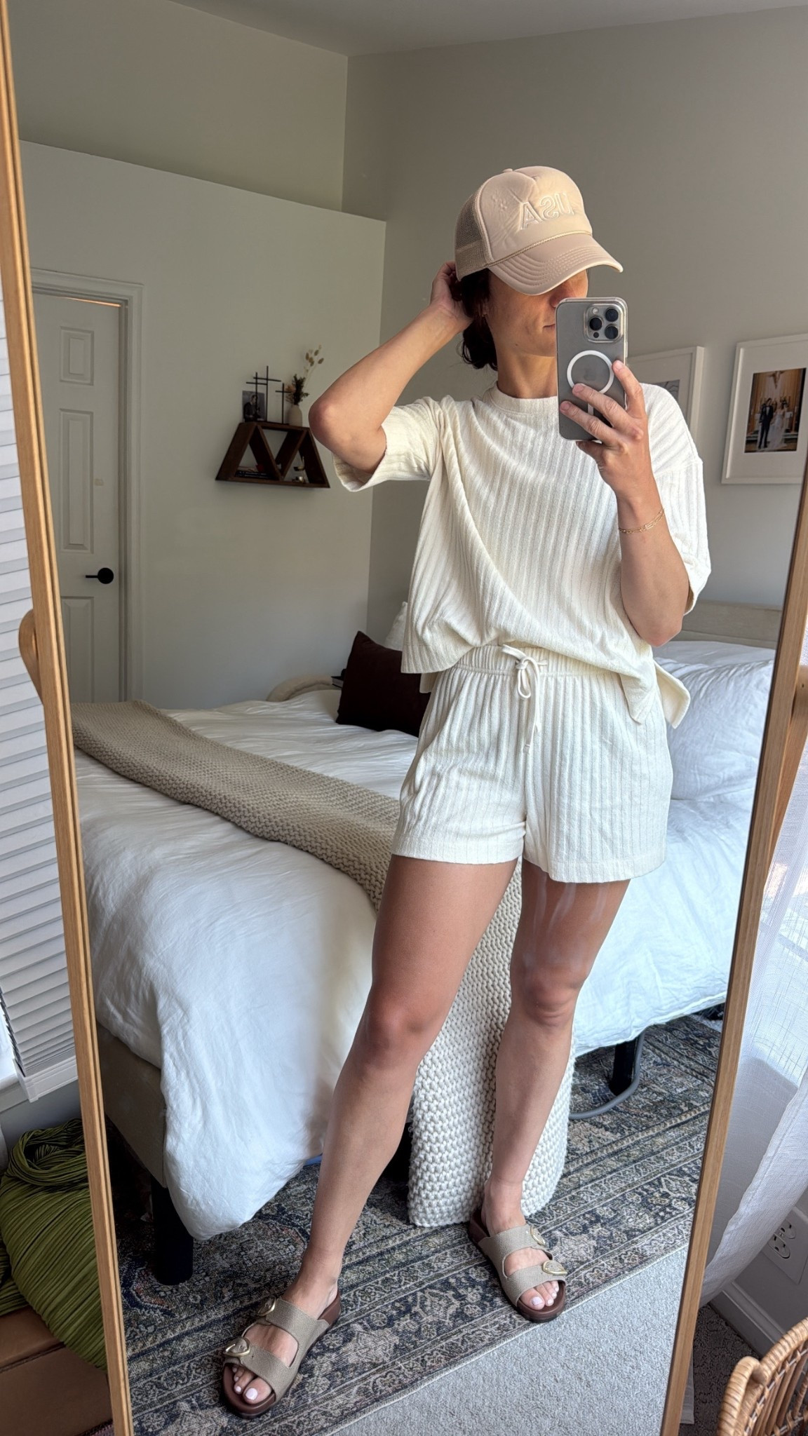 This set that doubles perfectly as a swimsuit coverup paired with the cutest washable (yes, you read that correctly) sandals are perfection for a summertime pool day ☀️