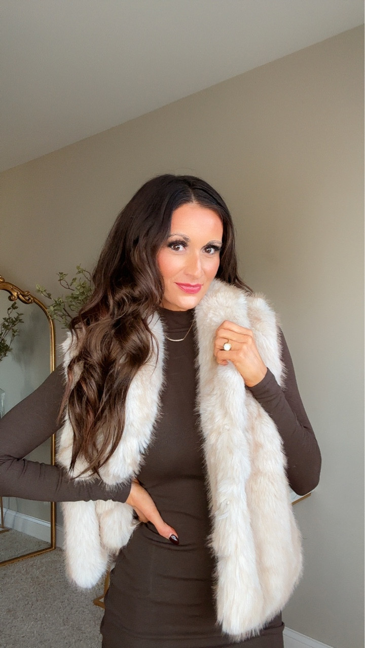 Luxe faux fur 🫶

#LTKSeasonal #LTKSaleAlert #LTKStyleTip