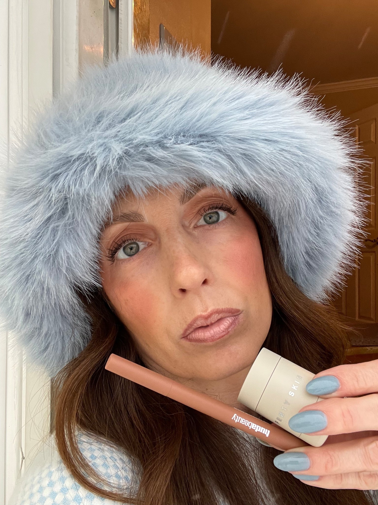 Frosty girl it makeup. The perfect everyday winter makeup look

#LTKgrwm #LTKBeauty #LTKdayinmylife