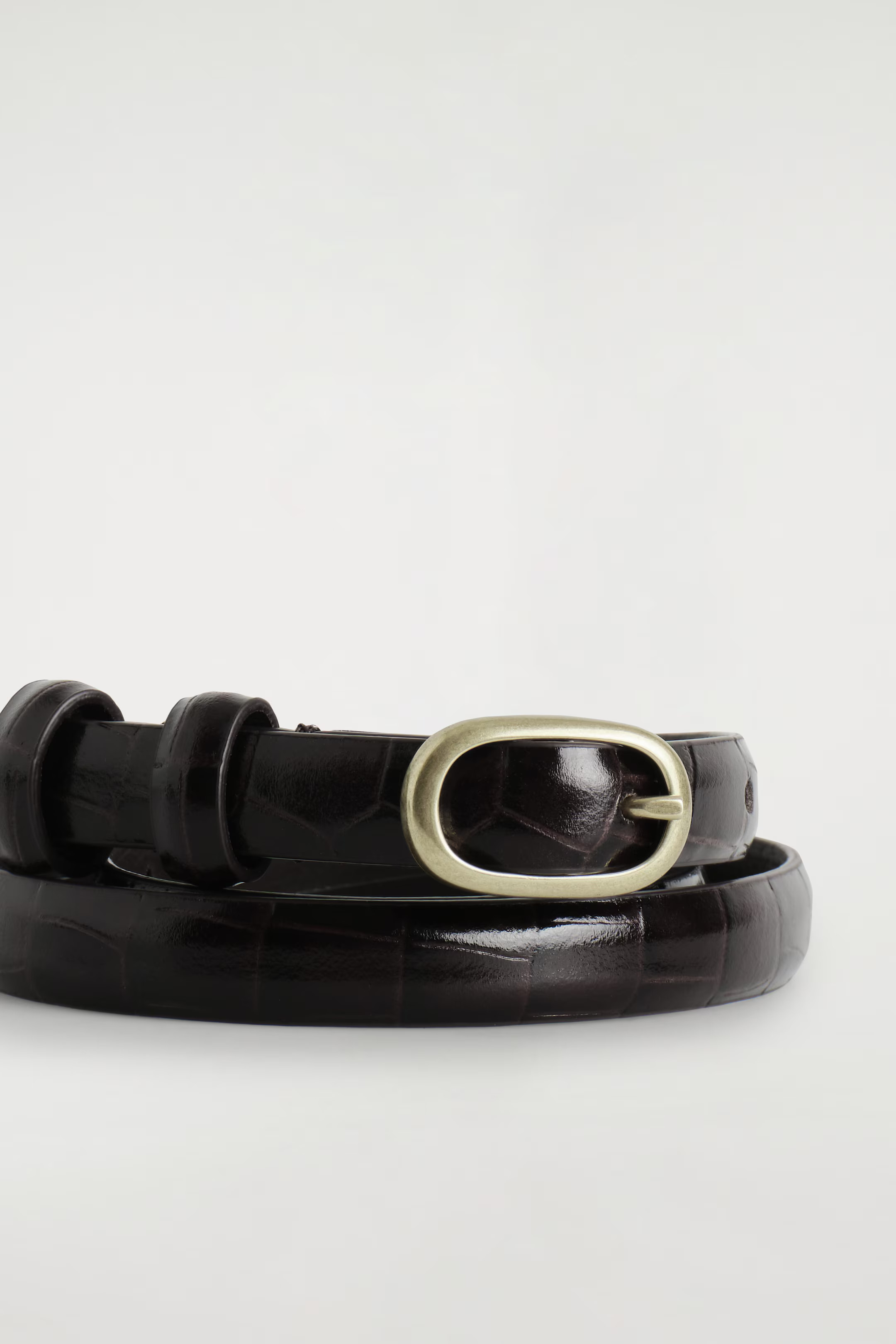 SLIM CROC-EMBOSSED LEATHER BELT - BROWN | COS | COS (EU)