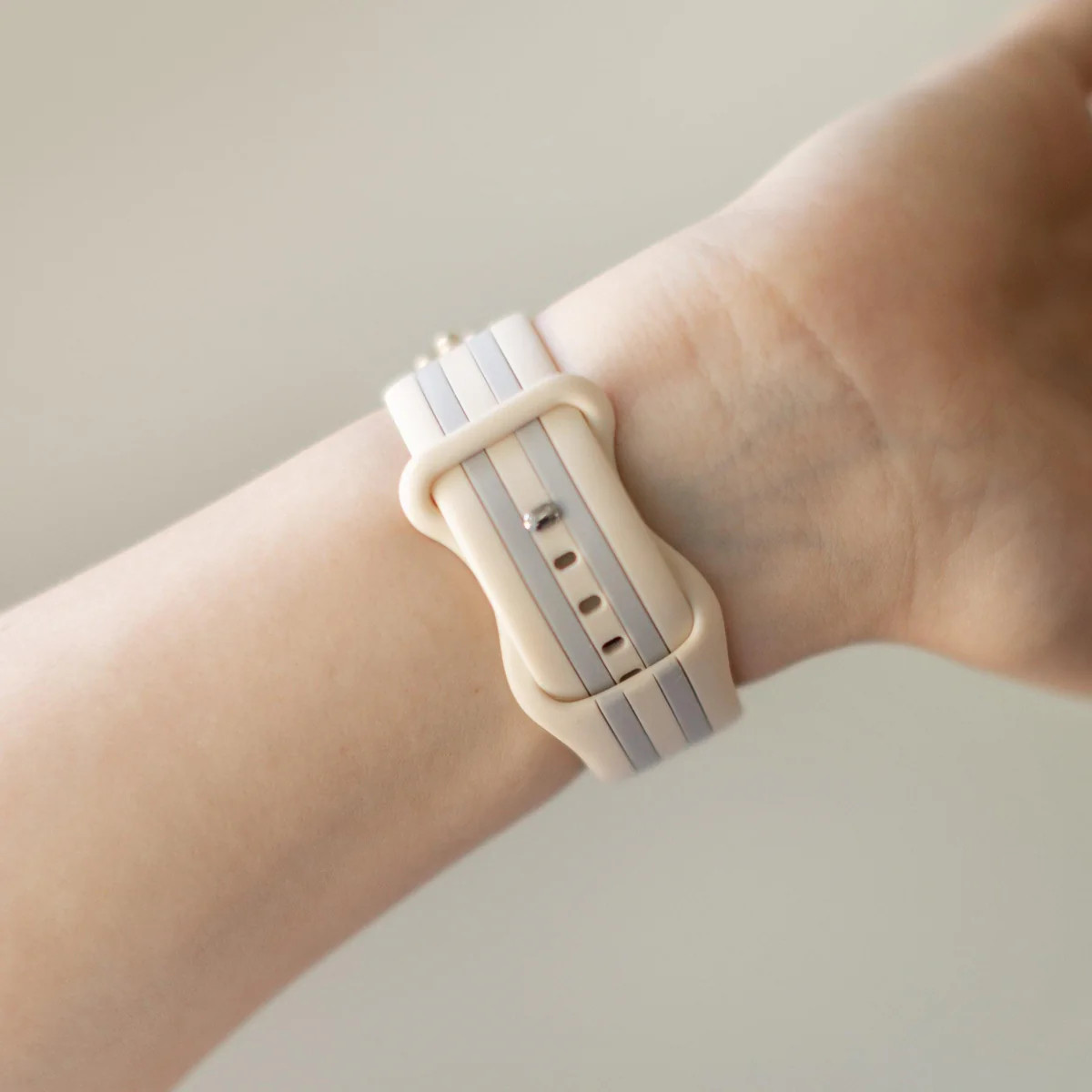 Honey Bee 2.0 Ivory and Gray Apple Watch Band | StrawberryAvocados