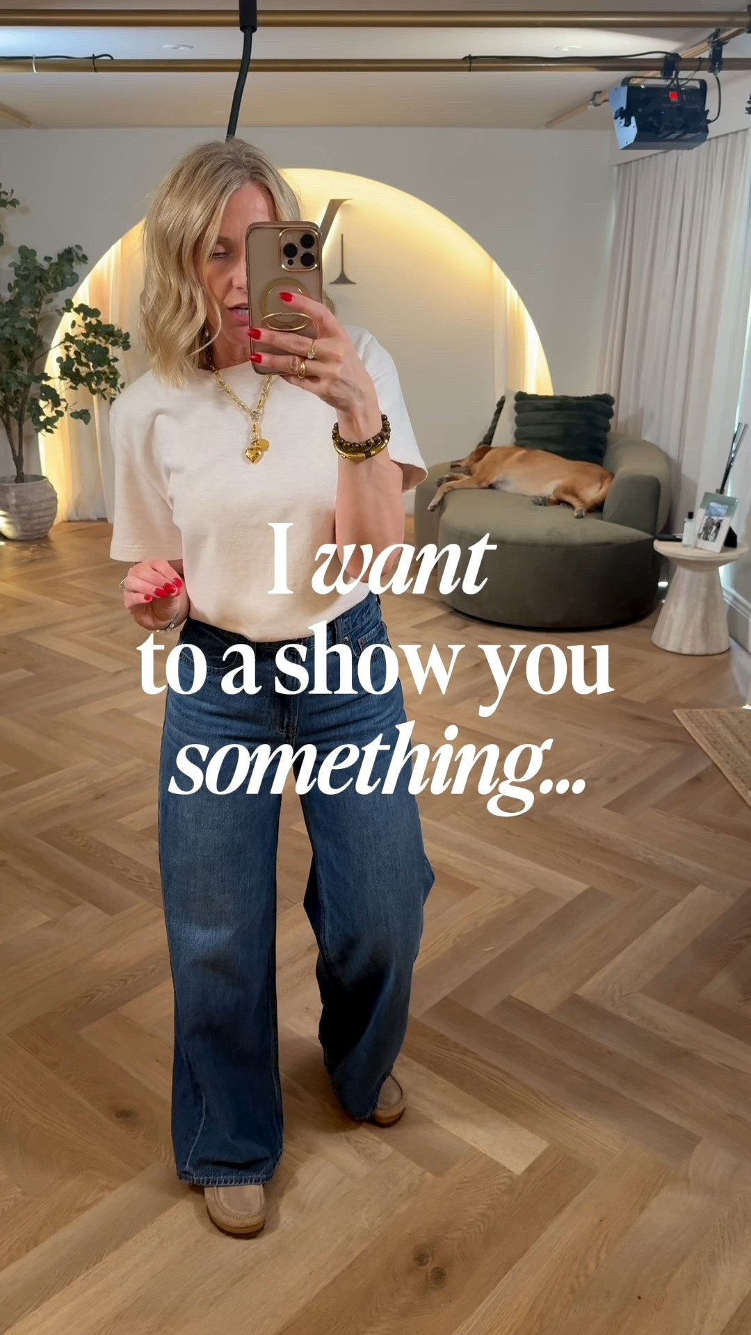 Wide-leg jeans CAN work when you’re shorter and curvier 🙌

You don’t need to be tall. You don’t need to wear a huge heel. And you definitely don’t need to give up on wide-leg jeans.

A few simple styling tweaks can make all the difference.

Save this one for the next time you’re styling your wide-leg jeans. 

 