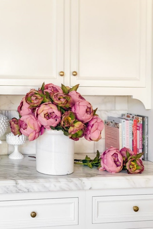 This mauve peony arrangement is giving timeless luxury 💕 The perfect faux floral centerpiece for chic summer styling, cozy corners & elevated home decor. Tap to shop the post on LTK! #HomeStyling #LTKFinds #PeonyDecor #HomeWithHollyJ #ShopHollyJHome 

 #LTKmomlife #LTKSeasonal #LTKHome