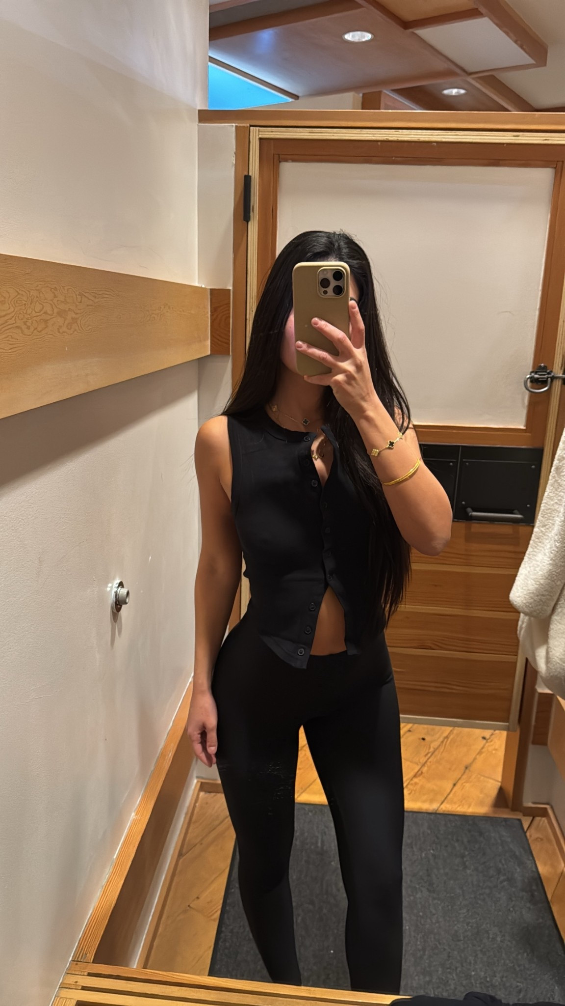 I love a simple black top 
Sized down to an xxs to get a more fitted look 😘

#LTKstyletip #LTKcanada