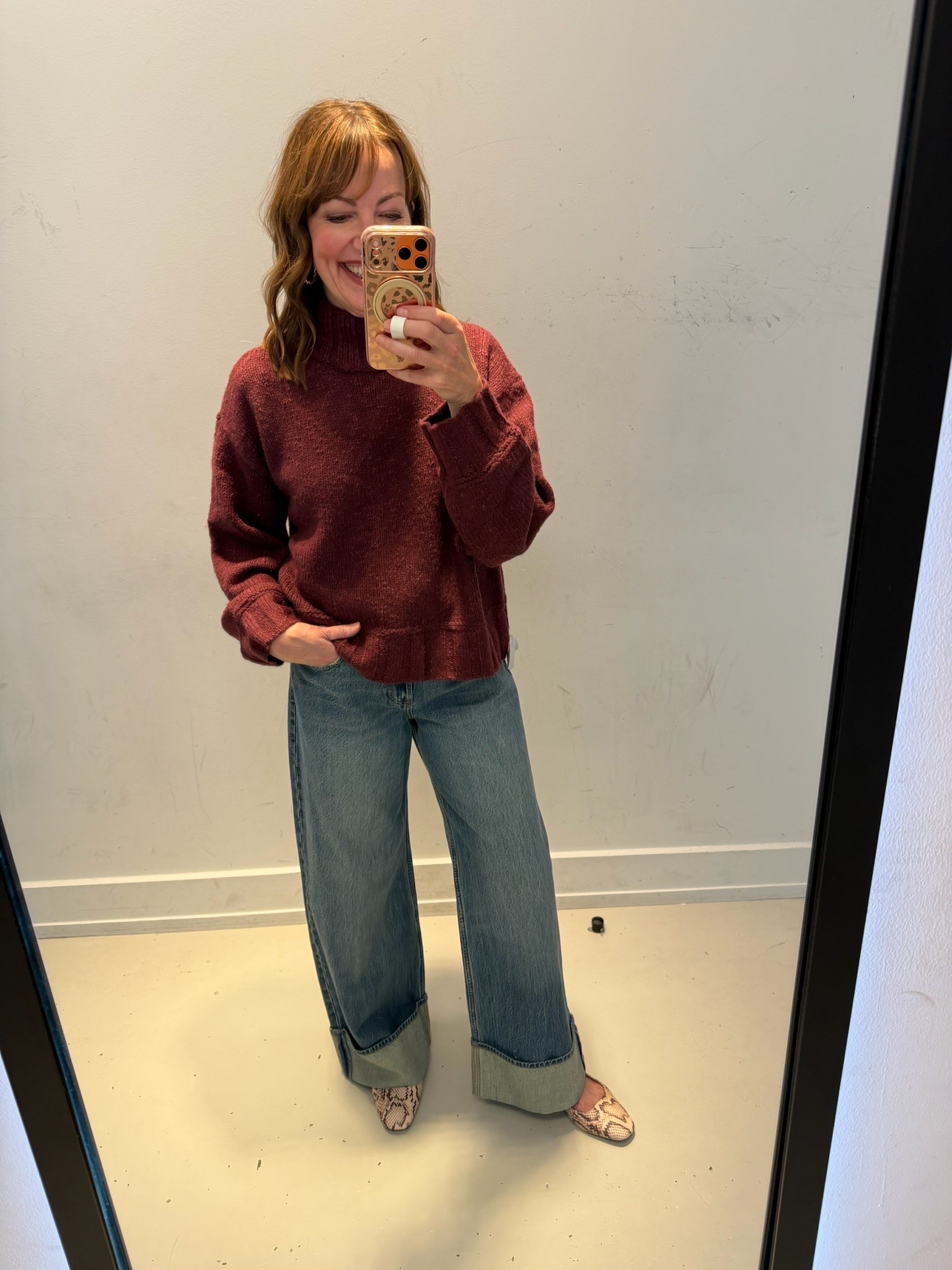 Wow! @abercrombie we are impressed!! Use our code AFLTK for 20% off on trend denim with the most flattering fit and the coziest sweaters for fall!