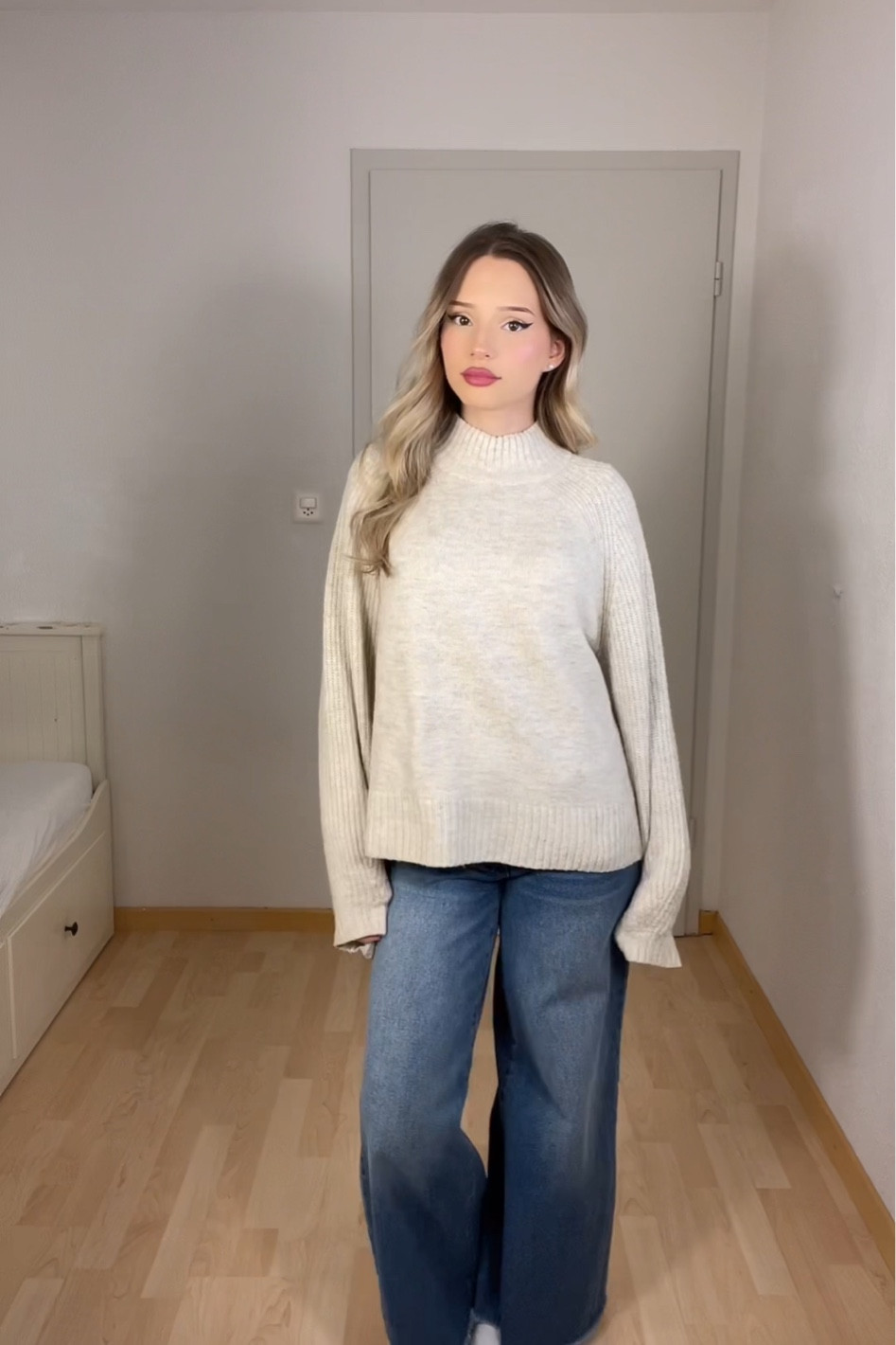Cozy and casual outfit perfect for everyday wear. Featuring an oversized cream knit sweater paired with wide-leg blue jeans for a relaxed yet stylish look. Completed with chunky white sneakers for an effortlessly cool and modern vibe.

#CasualOutfit #CozyStyle #EverydayFashion #MinimalLook #RelaxedStyle #EffortlessOutfit #StreetStyleInspo #WideLegJeans #WinterOutfit #LTKStylist #LTKCasual #LTKComfy #LTKNeutral