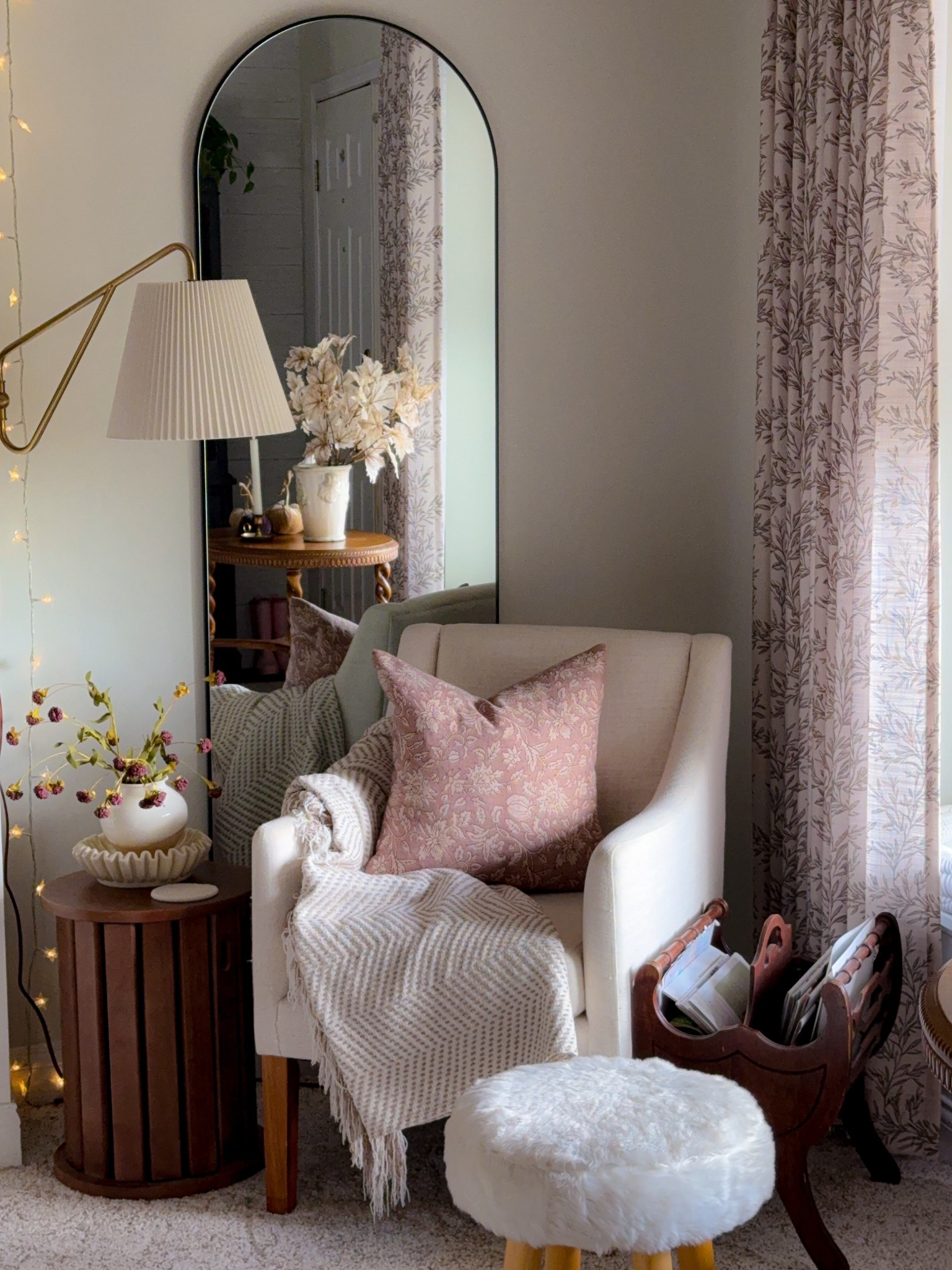 Cozy fall nook
Modern vintage blush pillow cover 
Swivel sconce 
Accent chair 
Side table stools 
Cozy ready corner details 


#LTKSeasonal #LTKHome