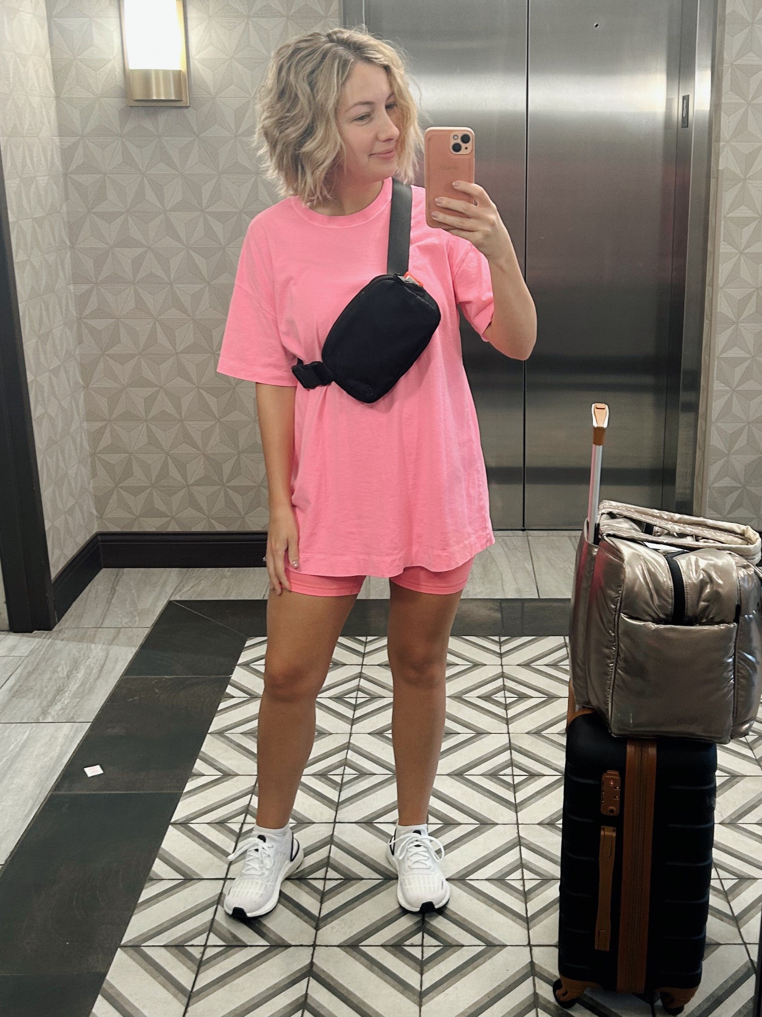 pretty in pink 💕

Wearing Small in everything! Shorts are $9.99 right now!