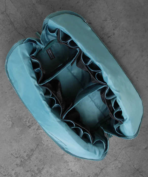 the large spruce traveller | Parallelle