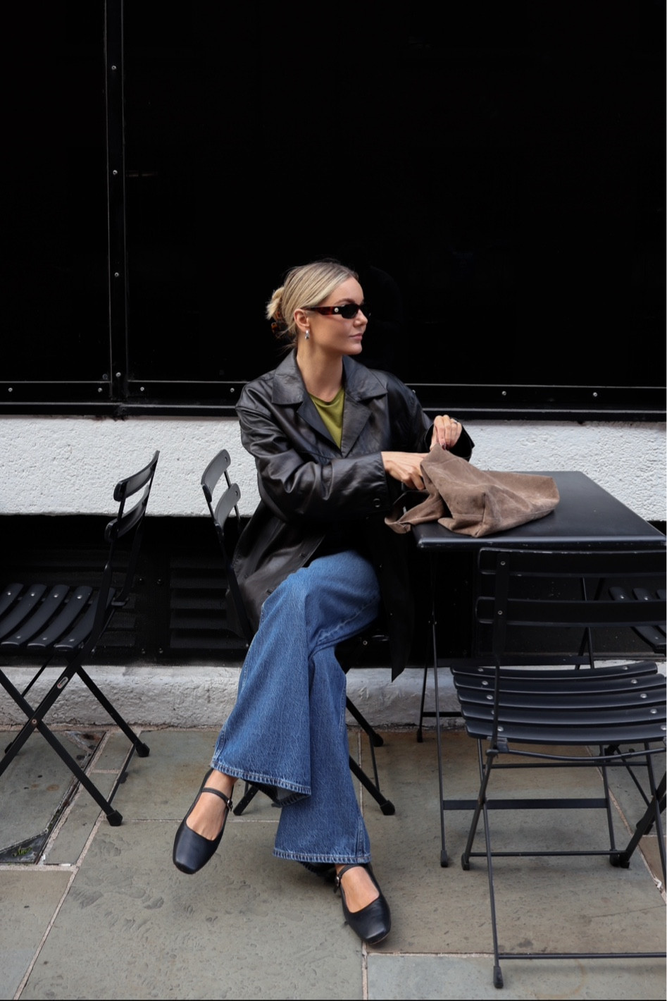 Strolls in the city 🫒🖤 #leatherjacketstyling #abercrombiejeans #autumnstyling #autumnoutfit 

#LTKuk #LTKautumn