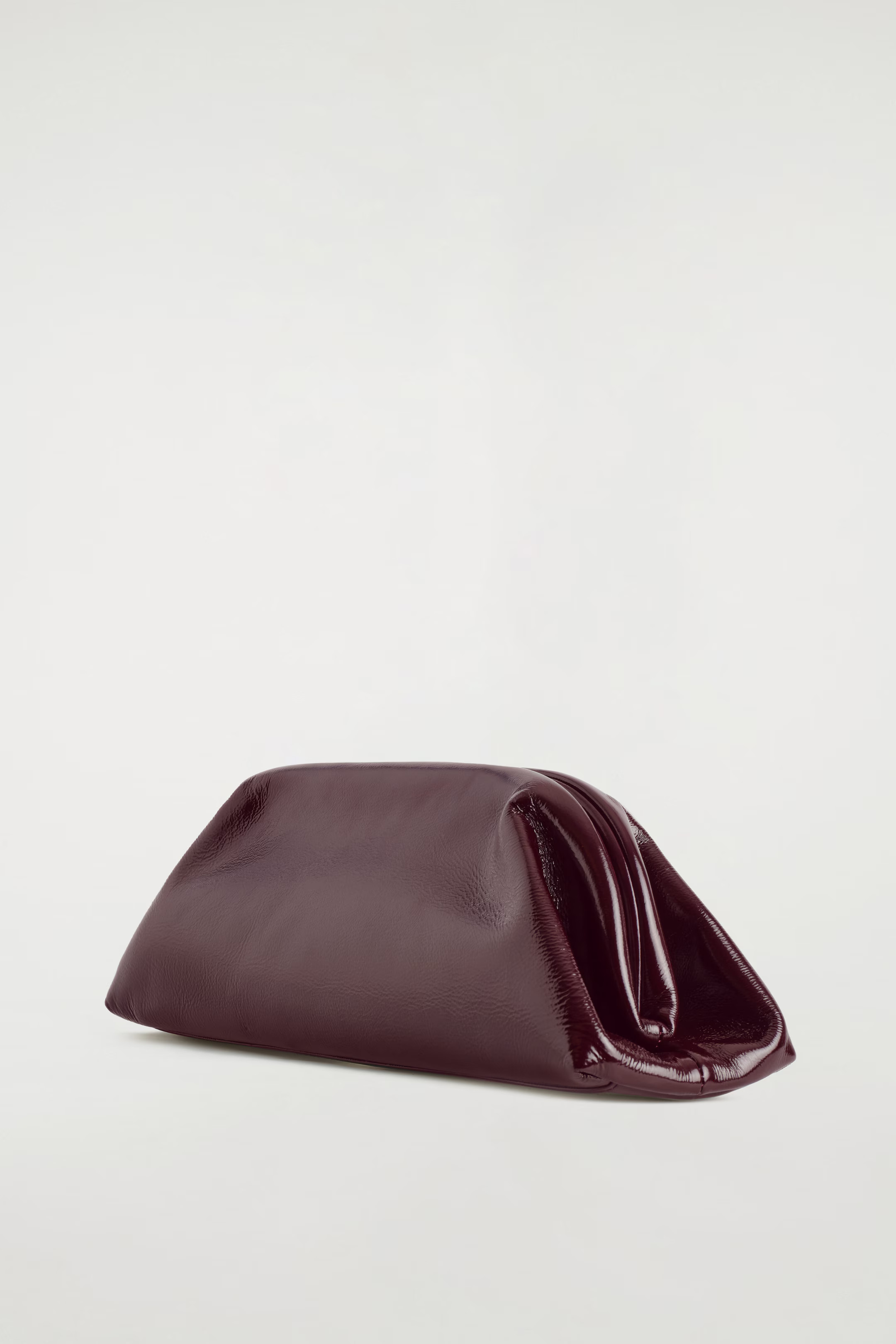 INGOT CLUTCH BAG - LEATHER - BORDEAUX | COS US | COS (US)