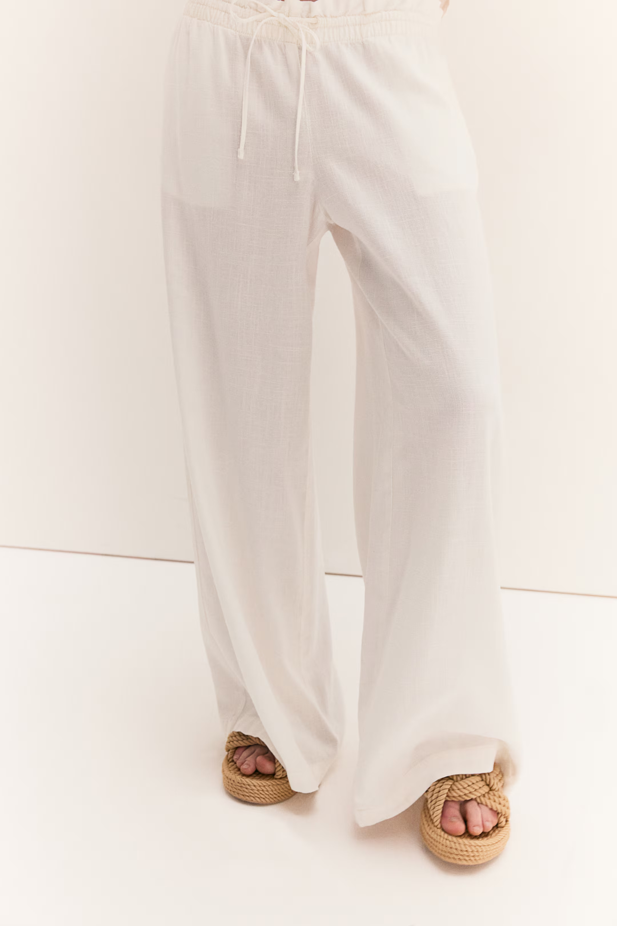 Linen-blend pull-on trousers - Regular waist - Long - Cream - Ladies | H&M GB | H&M (UK, MY, IN, SG, PH, TW, HK)