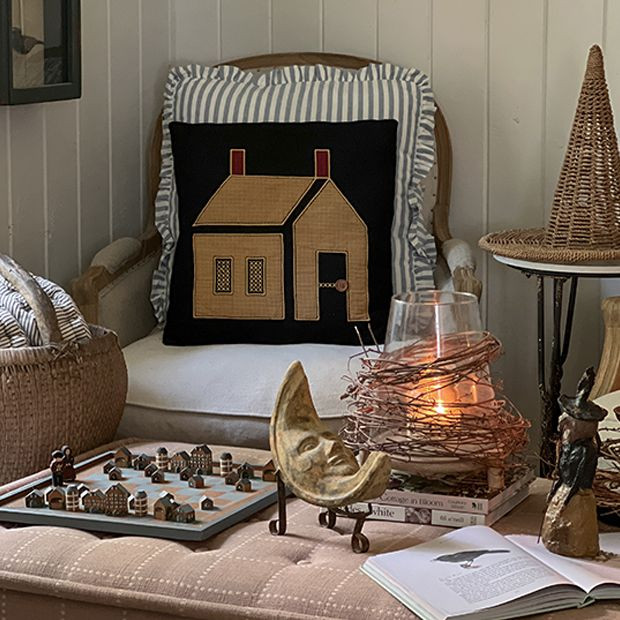 Primitive Country Applique House Accent Pillow | Antique Farm House