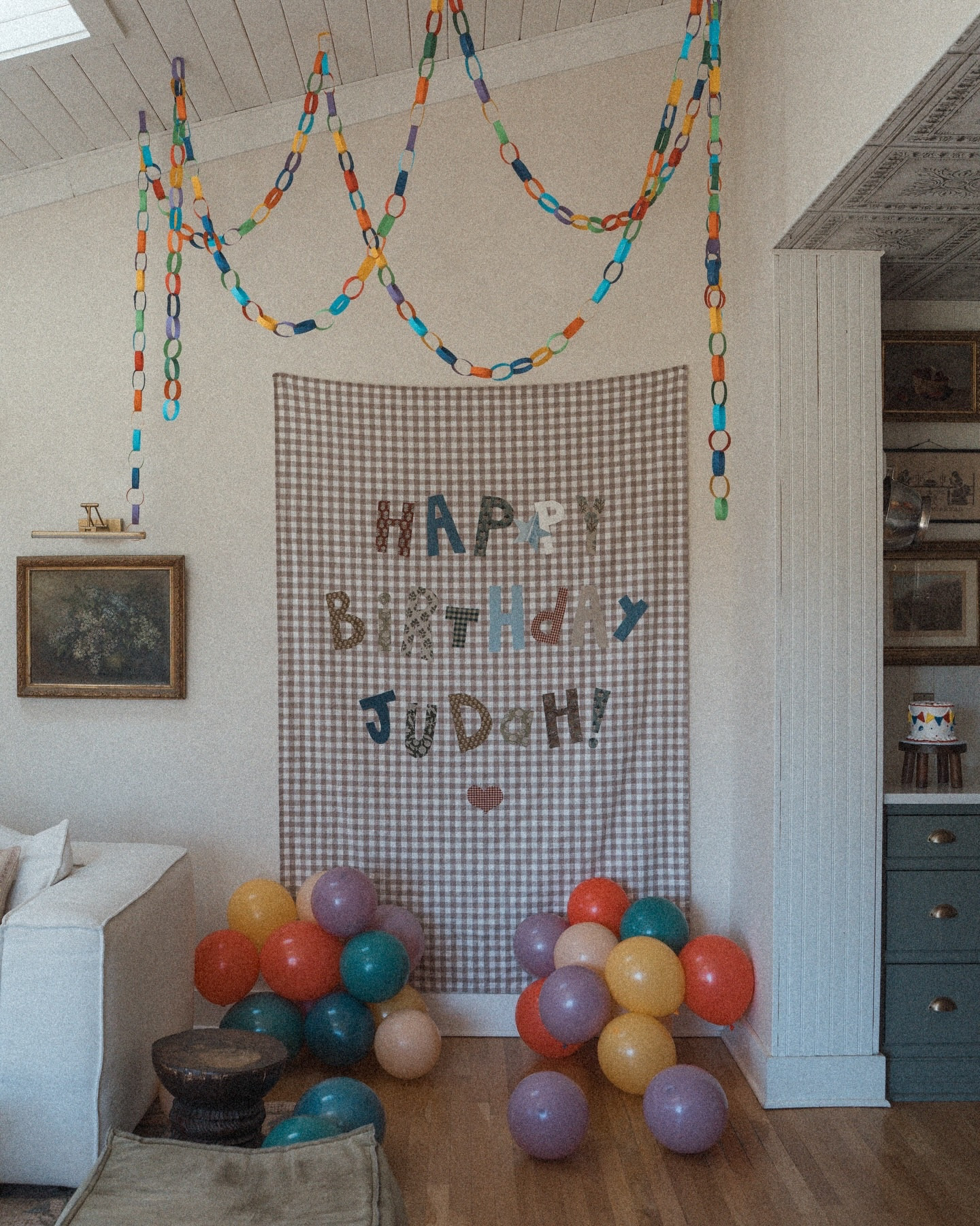 An ode to all the books we’ve read and the ones to come 📚🎂 Wanted Judah’s 1st bday to be bright & fun...just like him ◡̈ Comment ‘MAGIC’ for all the links & party details!

#bookthemefirstbirthday