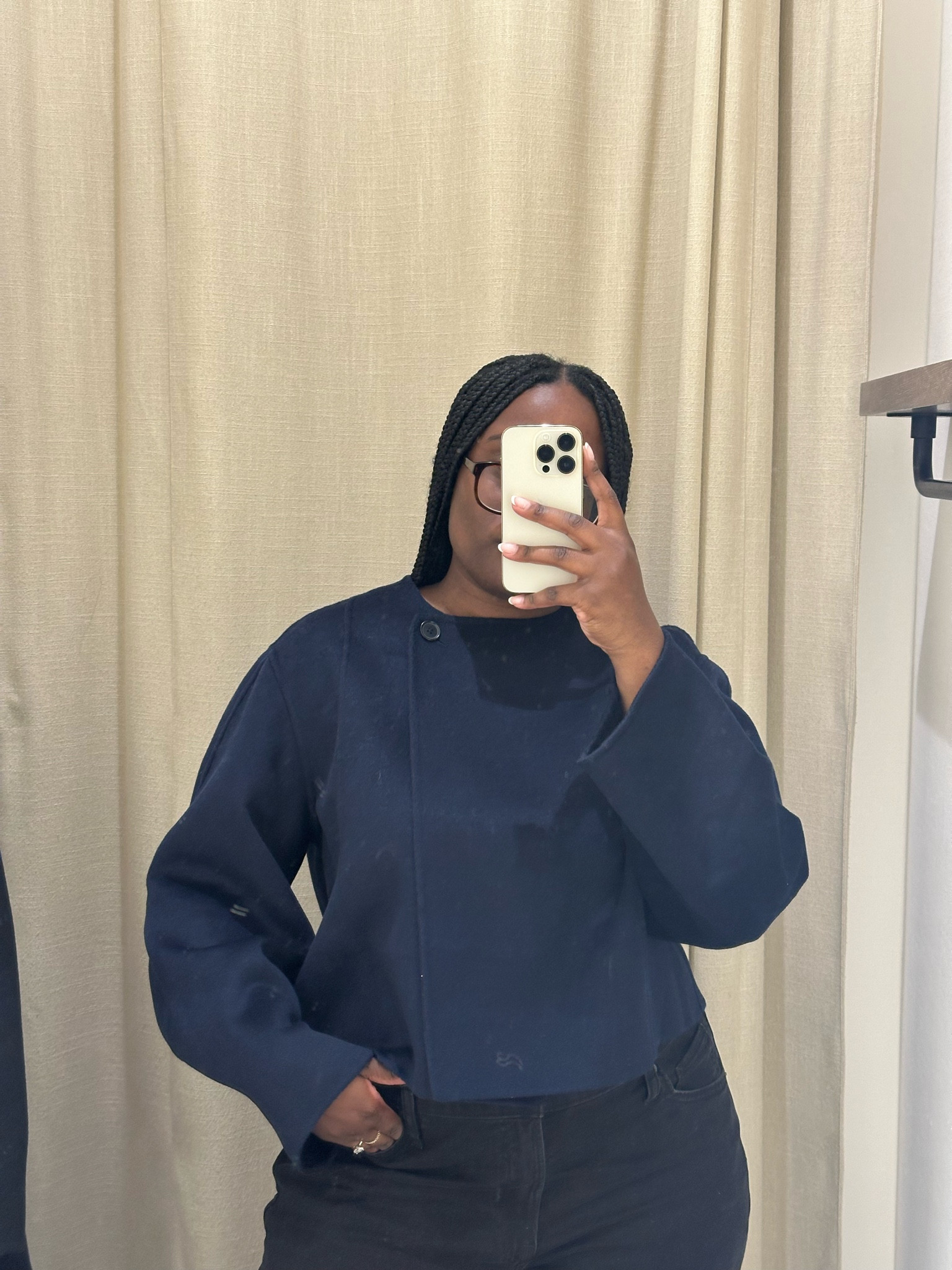 Love this single button closure for a seasonal jacket 

#LTKSeasonal #LTKWorkwear