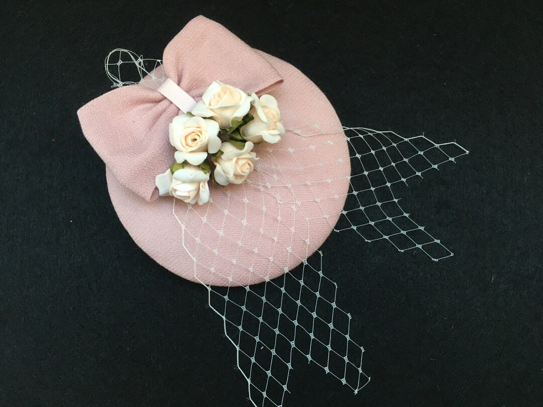 Rosa blush Fascinator Schleife, Rosenknospen, Schleier, verspielt, festlich - Etsy.de | Etsy (US)