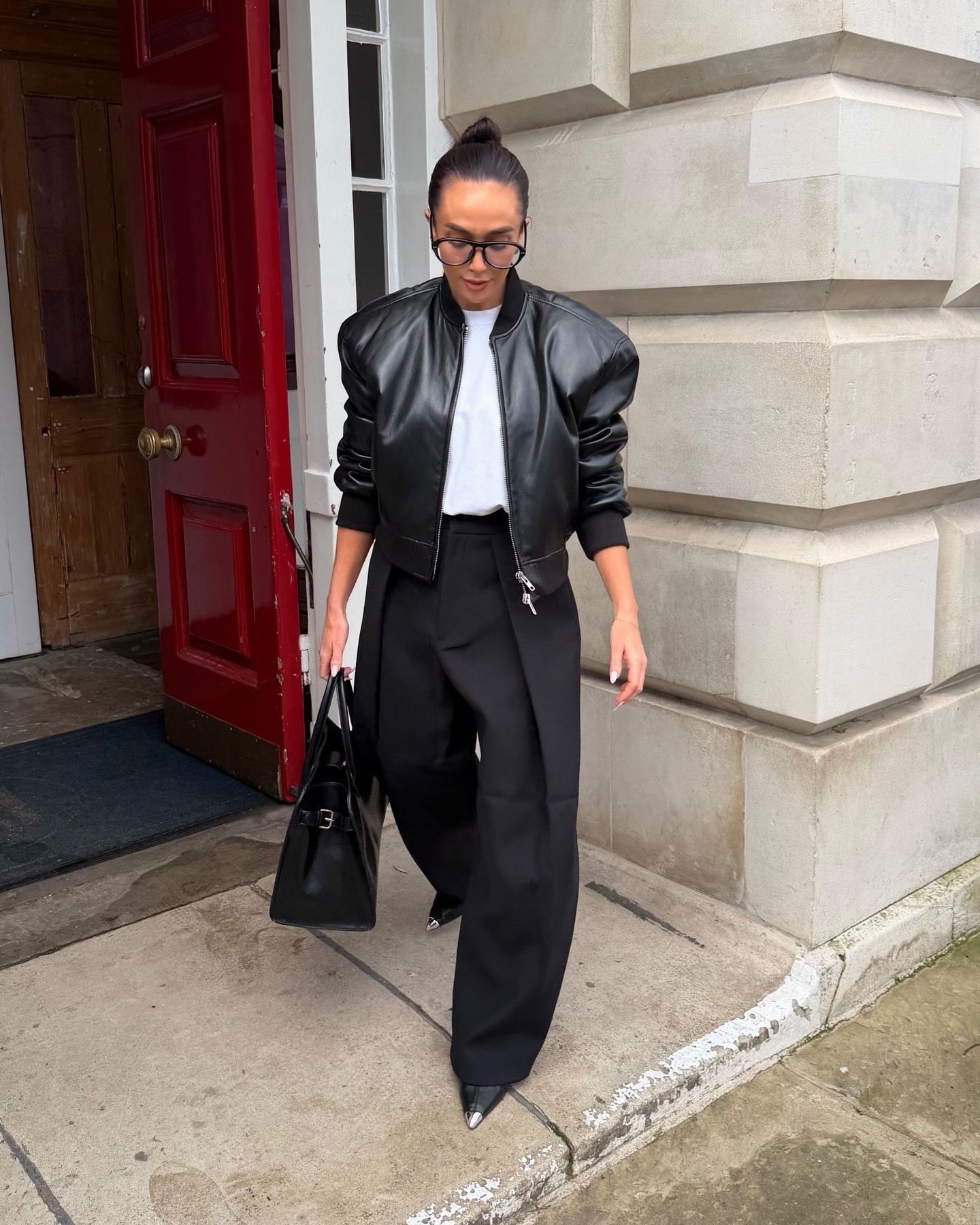 Simple outfit of the days are my favourite. Monochrome looks and structured shapes. I’ll be living in this jacket 



Bomber jacket the Frankie shop leather jacket wide leg trousers simple OOTD

#LTKjeans #LTKstyletip #LTKwinter