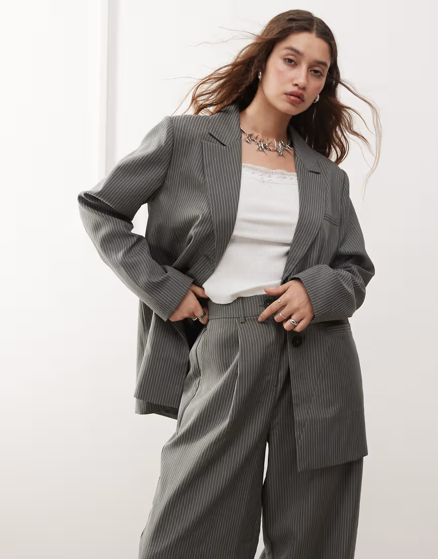 Reclaimed Vintage oversized blazer in pinstripe-Grey | ASOS (Global)