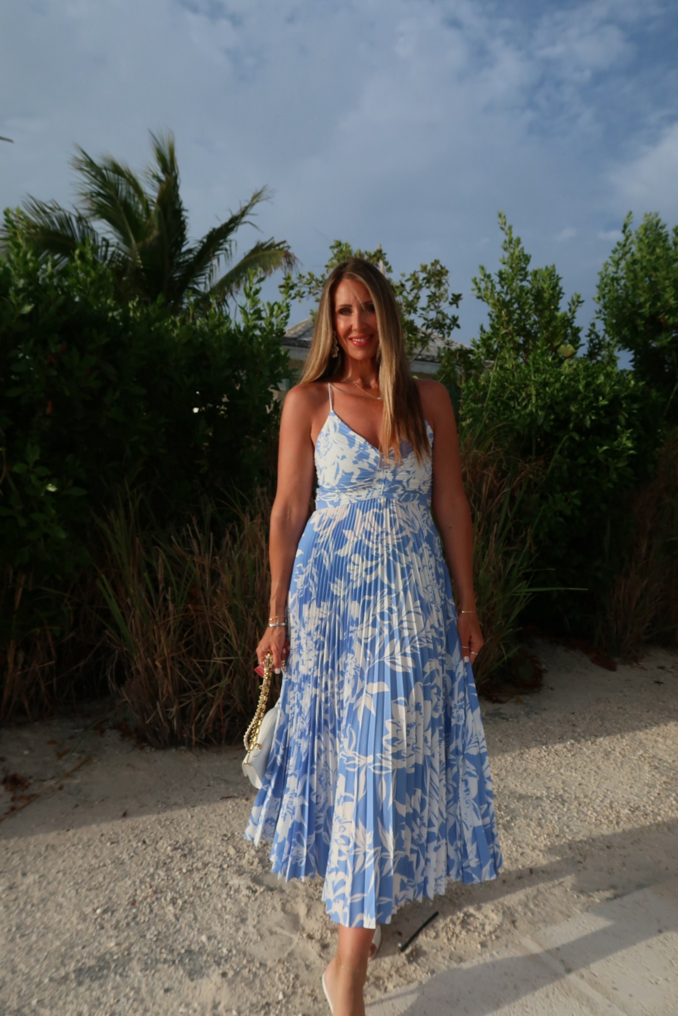 Size medium vacation dress 

#LTKTravel #LTKWedding #LTKBeauty