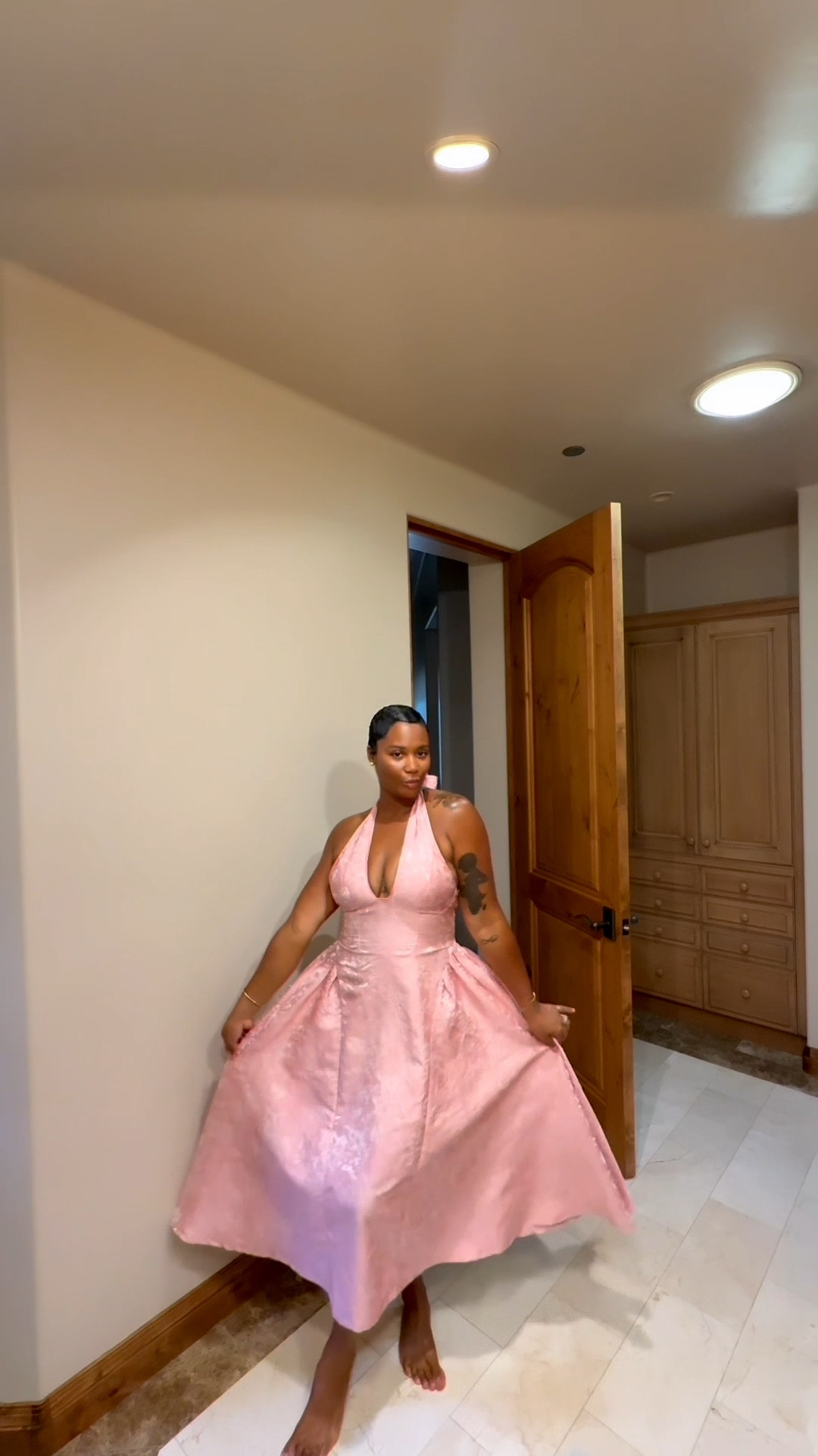 am I the only one holding on to summer for dear life?! 🩷🌸🎀👛🩰 I am SO obsessed with this and can’t believe I waited til September to find it😭 feeling like a princess in this number. wearing a large & she fits like a glove! 

#LTKMidsize #LTKFindsUnder100