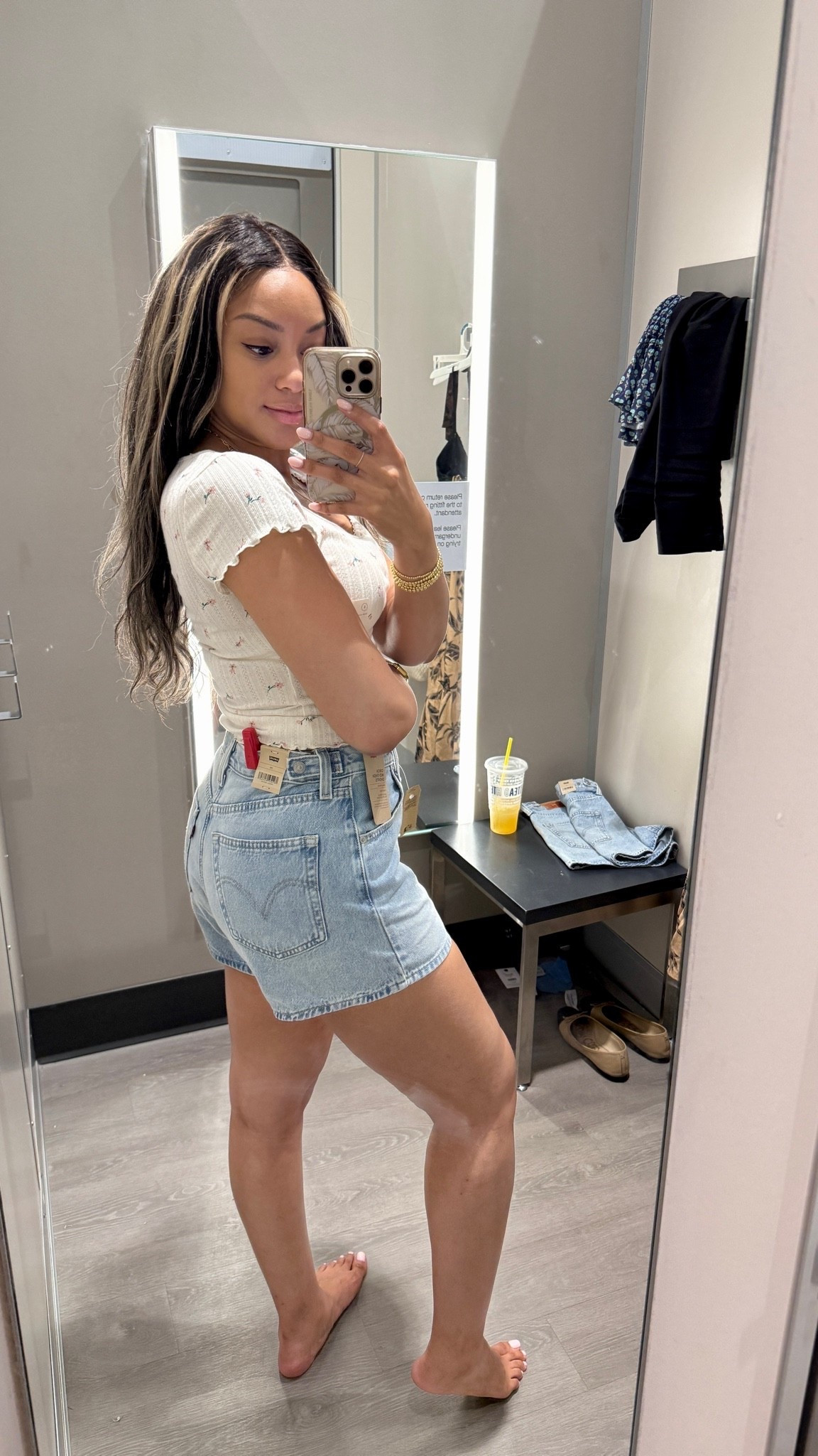 YALL Levi’s shorts are ON SALE right now at Target 😍 these are the popular Cinch Mid Thigh Shorts size 29 (size up if you like a looser fit) size small top 🩵

Denim jean shorts casual modest summer outfit light blue adjustable baggy cute floral pointelle

#LTKSaleAlert