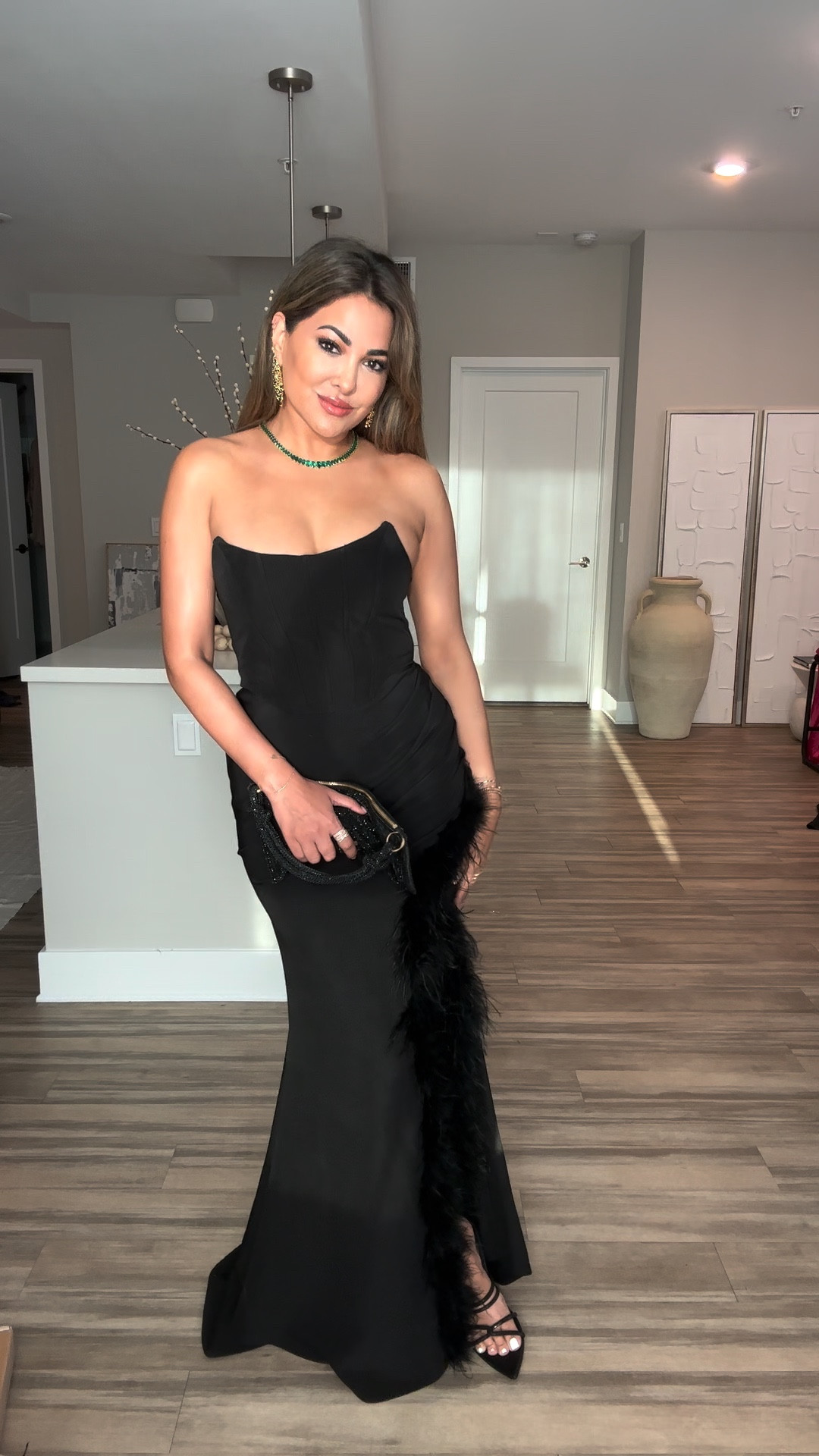 GRWM: A Wedding Guest Look✨

This look was for an Afghan a South East Asian wedding, so it’s glam all the way ✨



Outfit Breakdown:
dress — @clubllondon 
shoes — @camilacoelho X @revolve 
earrings + necklace — @juliavaughn 
perfume — @muglerofficial 
bag — @cultgaia 
shimmer — @smashboxcosmetics X becca 
body oil — @soldejaneiro

#LTKbeauty #LTKstyletip #LTKfindsunder50