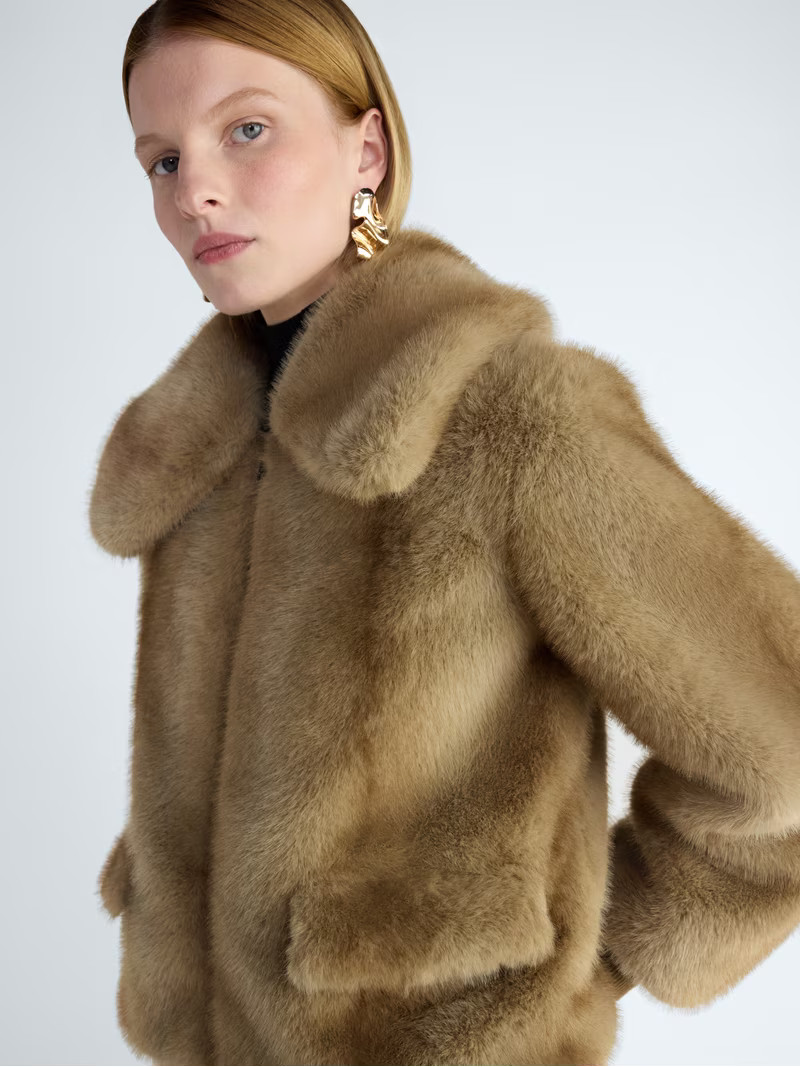 Scoop Women's and Women's Plus Faux Fur Bomber Jacket with Wide Collar, Sizes XS-4X | Walmart (US)