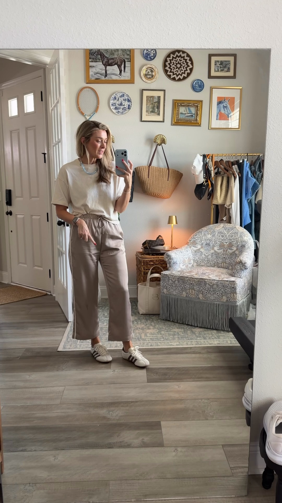 Size down on these I am normally 9.5 or 10 and I’m sticking with the 9.5, could probably do 9! 

Perfect casual shoe, low top sneaker outfit, adidas outfit