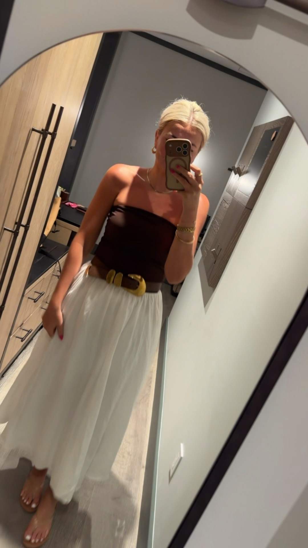 White flowy skirt outfit 
Summer Europe OOTD 
Tube top - Medium