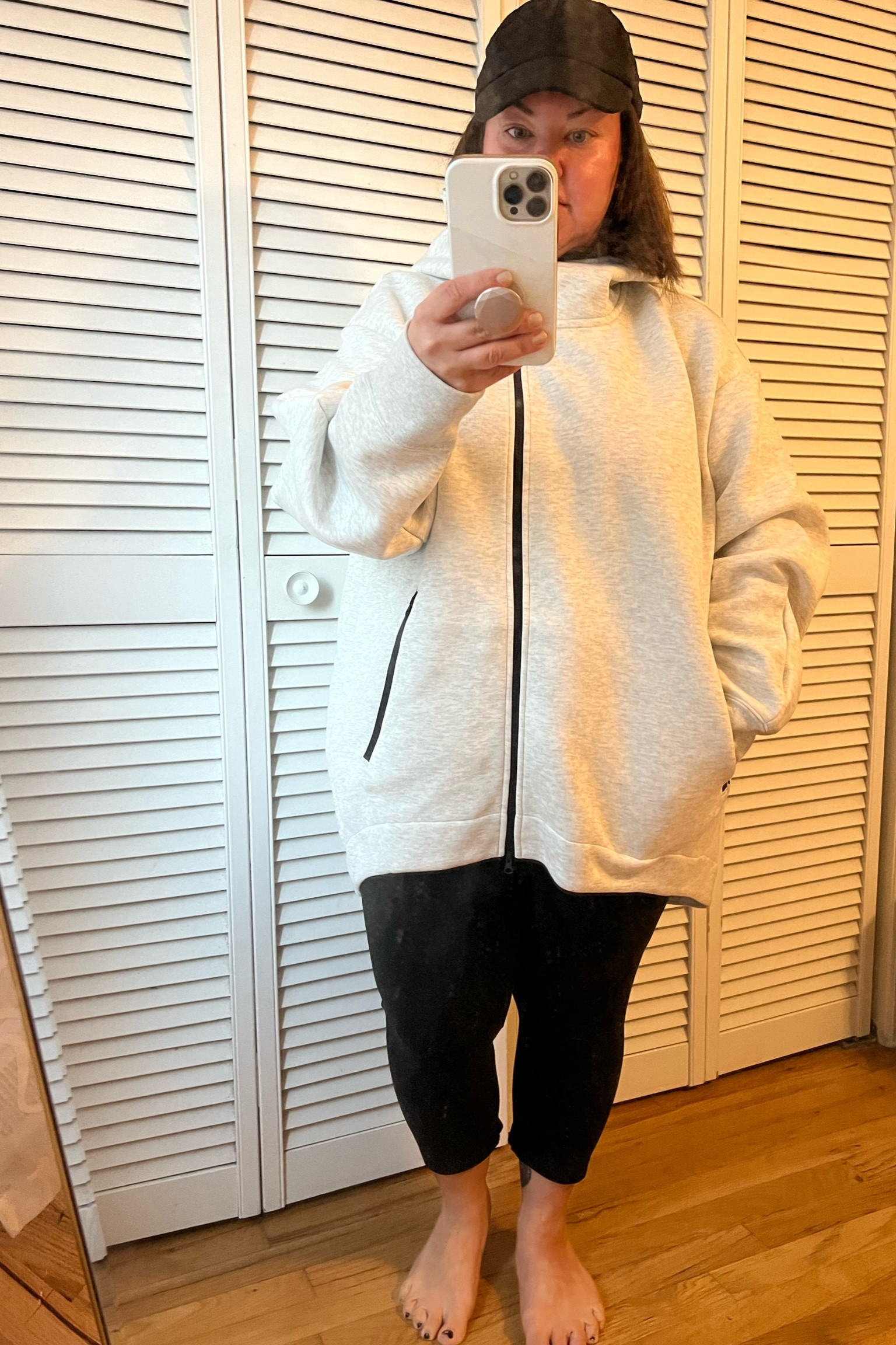 Womens casual weekend outfit Nike sweatshirt, leggings and baseball hat 

#LTKstyletip #LTKfindsunder50 #LTKfindsunder100