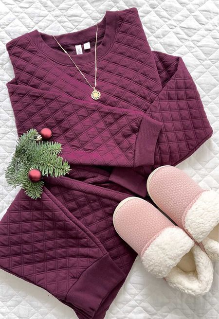 This guide to loungewear for women is full of affordable outfit ideas for relaxing, running errands, or casual entertaining.
#walmartpartner #walmartfashion @walmartfashion

#LTKstyletip #LTKHoliday