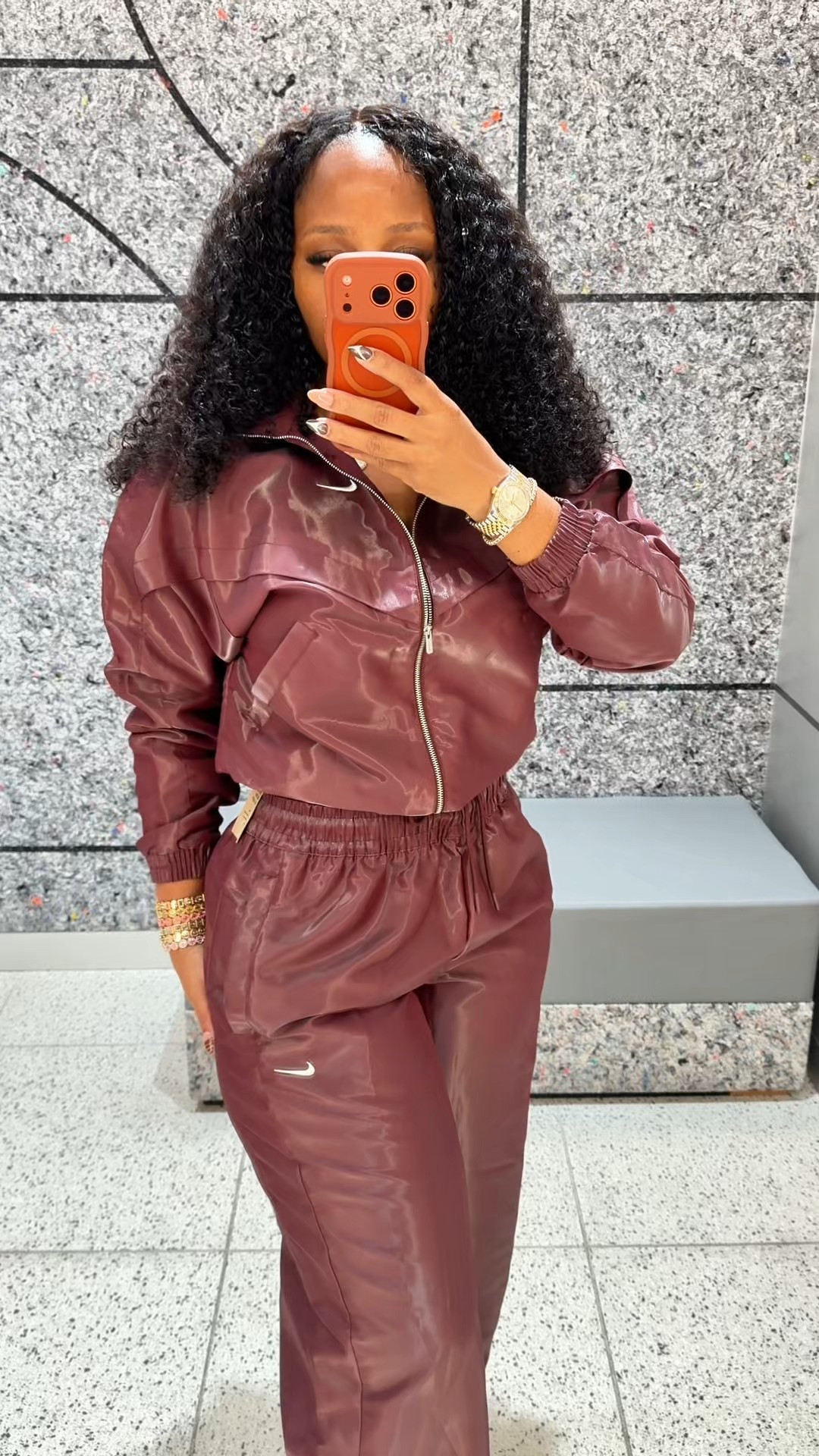 These Nike Set are perfect
Jackets XS
Pants Mediumm