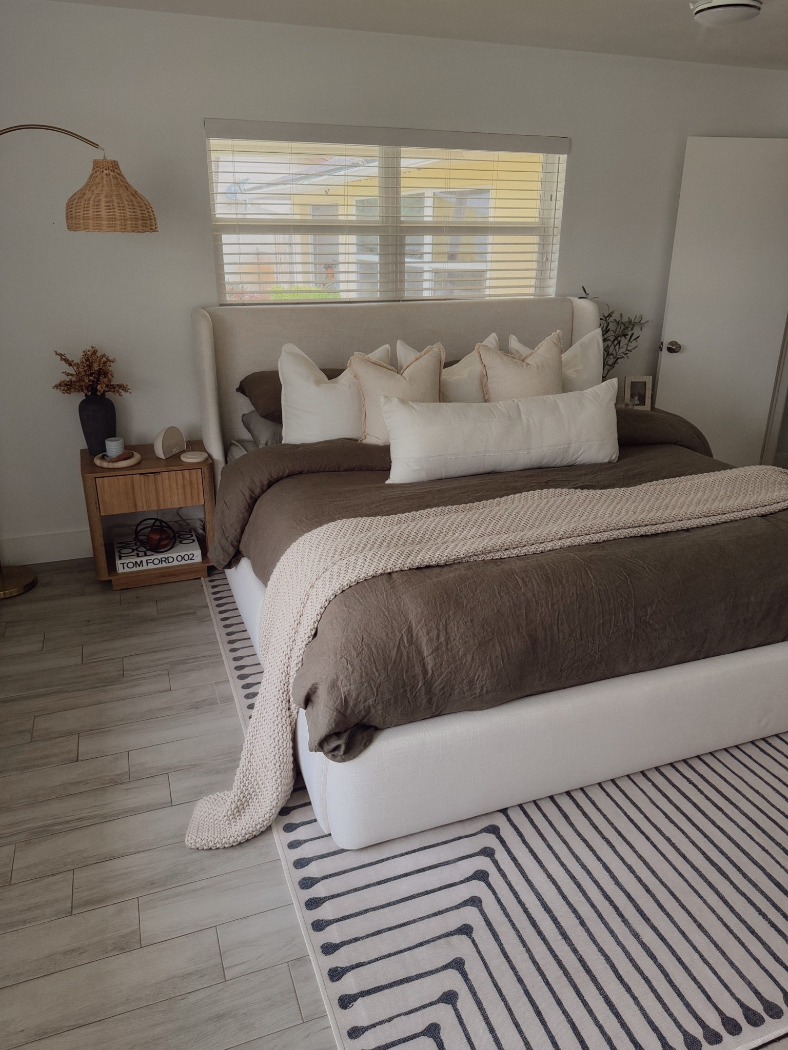 A fall transition, but make it cozy bedding 🫒🧸🧺 #quince #cozybedding #neutralhome #homedecor

#LTKmorningroutine #LTKHome #LTKselfcare
