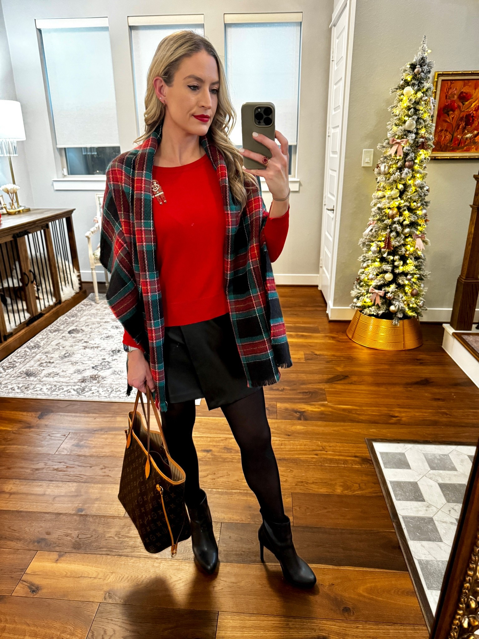 Holiday Outfit 🥂

Abercrombie is 20-50% off this weekend. Vici is 40-50% off this weekend. And Express is 50% off this weekend! There’s so many great sales for festive finds that also double as gift ideas. 

#everypiecefits

Christmas scarf
Holiday scarf
Holiday outfit 
Christmas Day
Leather skirt
Faux leather 
Vegan leather 
Shawl
Plaid 
Tartan 

#LTKOver40 #LTKSaleAlert #LTKHoliday