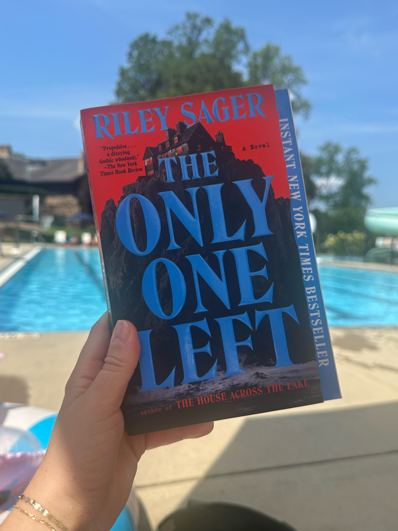 What I’m reading 📖 

#LTKSeasonal #LTKHome #LTKBacktoSchool