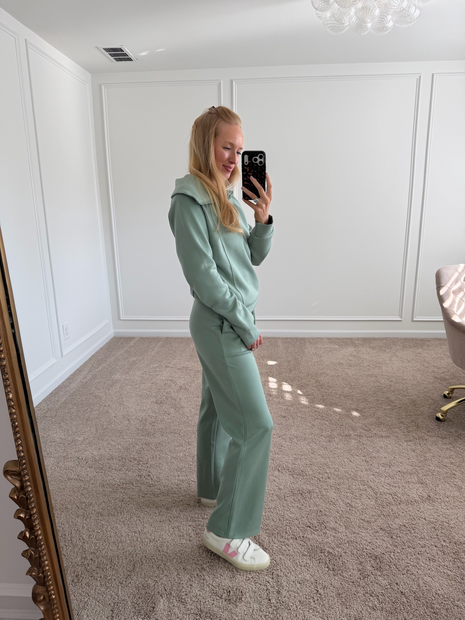 Comfy matching set on sale under $40! Comes in so many colors and runs TTS (wearing a small) 

Amazon fashion // fall athleisure // cozy matching set // Amazon fashion non haul