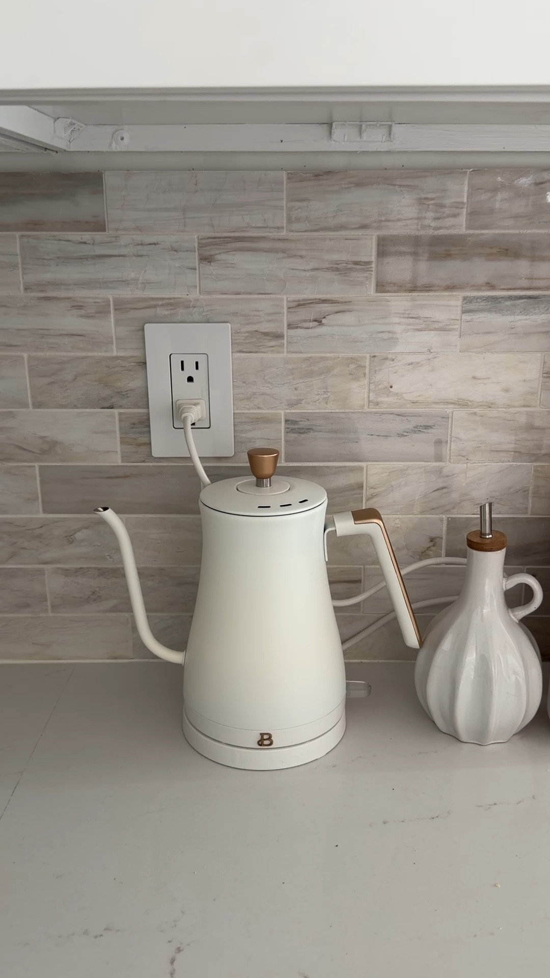 Beautiful white electric tea kettle by Drew Berrymore at Walmart - add this to your kitchen appliance collection! 

#Walmarthome


#LTKHome