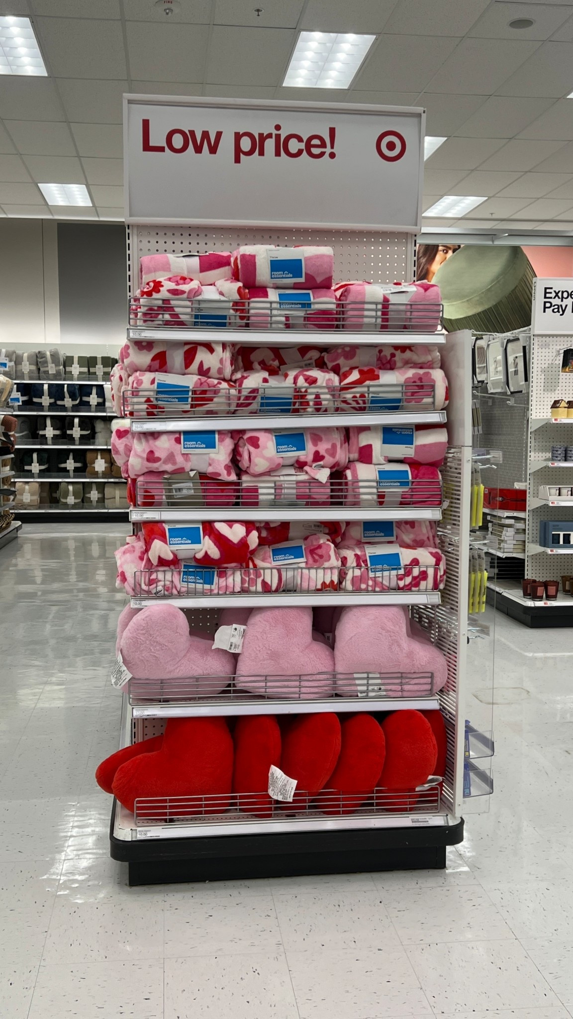 Valentine’s Day throw blankets and throw pillows at Target 

#LTKSeasonal #LTKGiftGuide #LTKHome